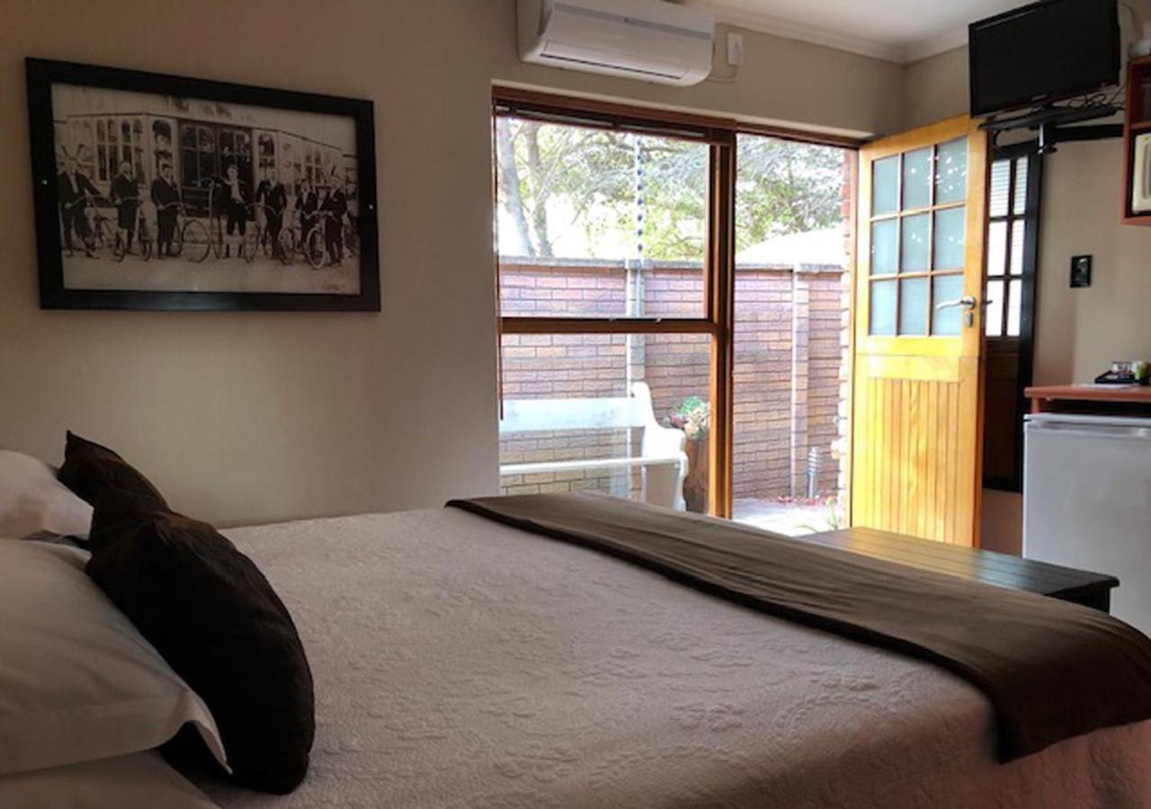 A La Martha's Air-Port Guest House