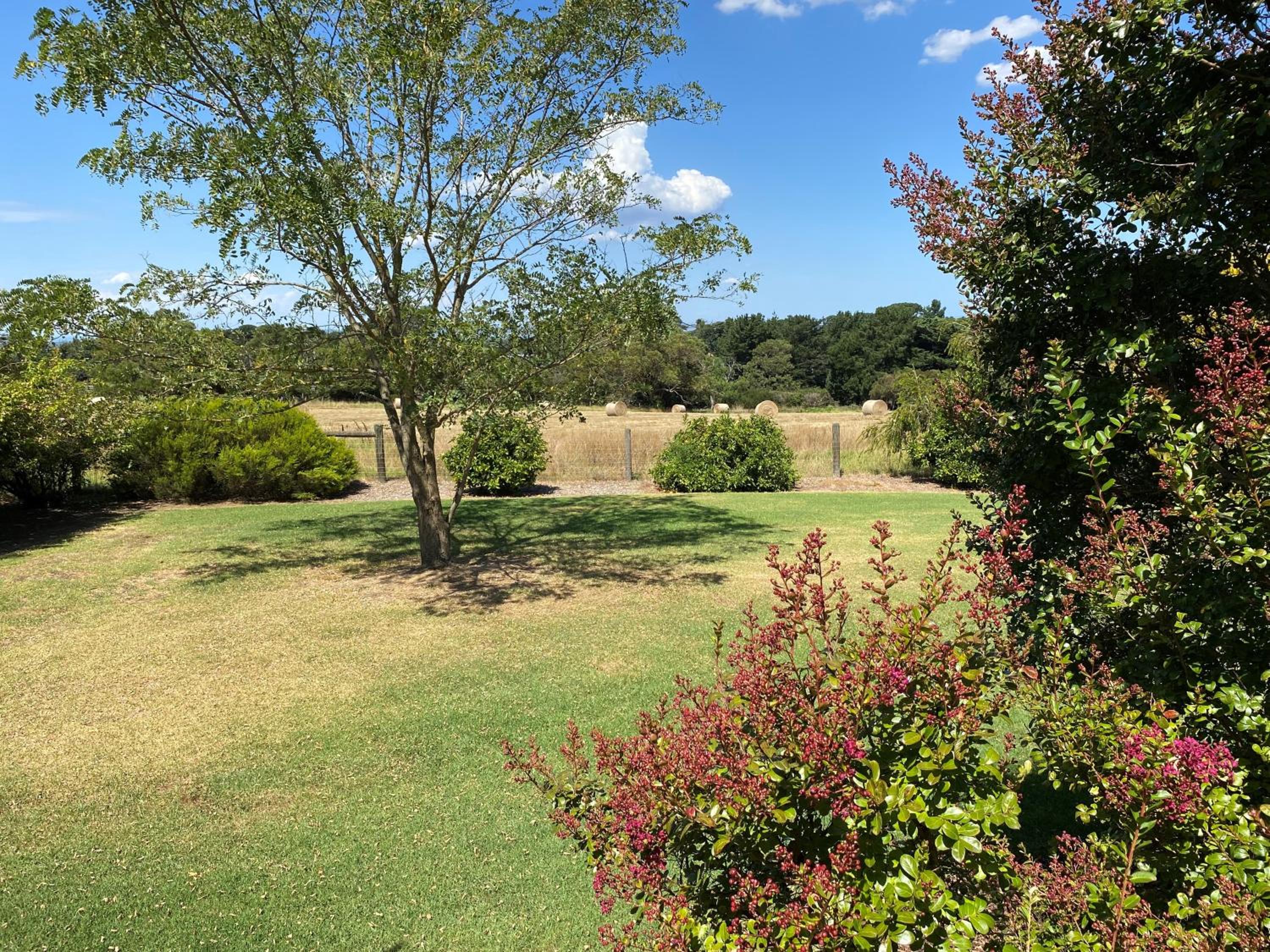 Farmhouse in the heart of wine country, 10 minutes to beach