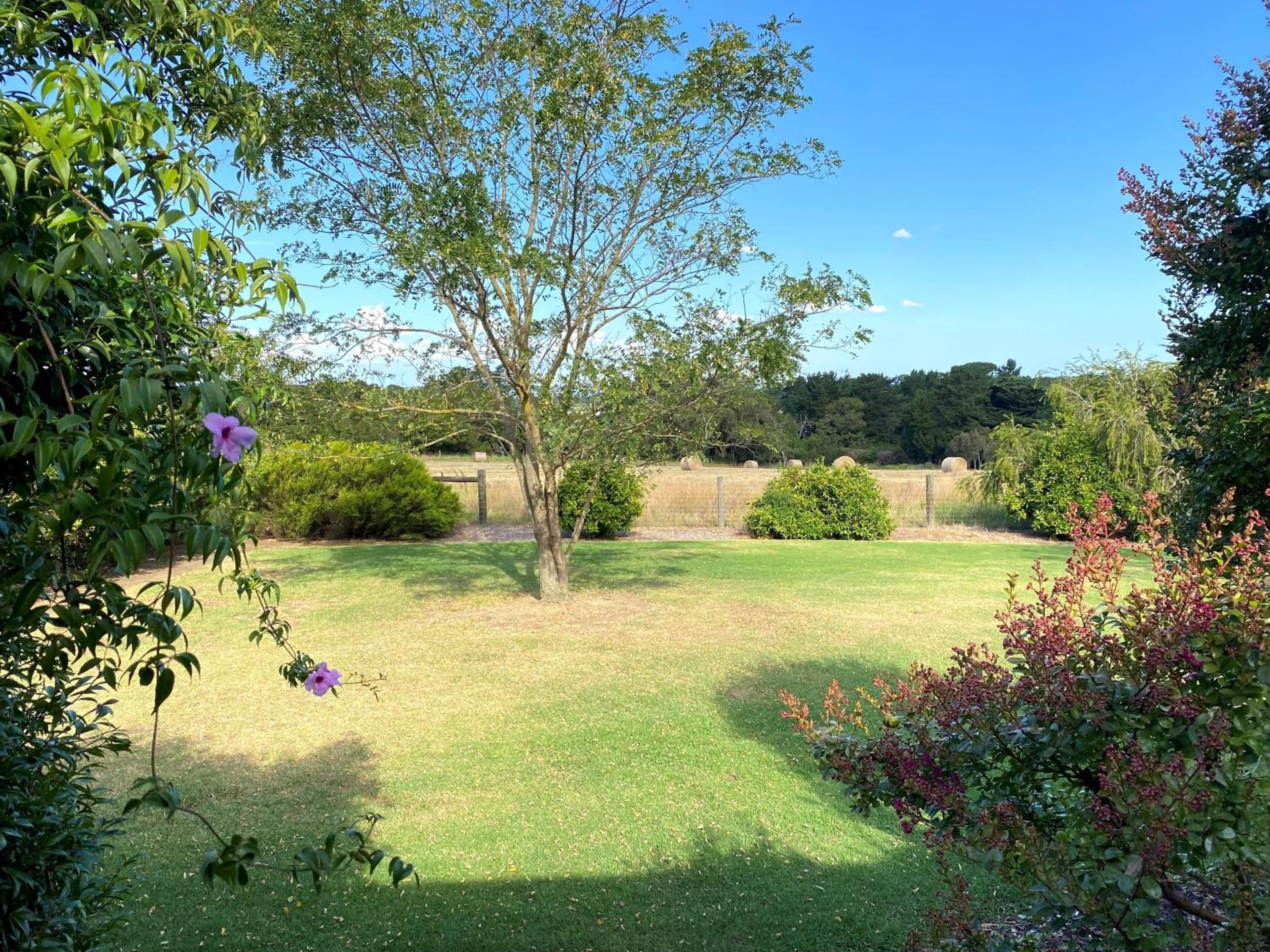 Farmhouse in the heart of wine country, 10 minutes to beach
