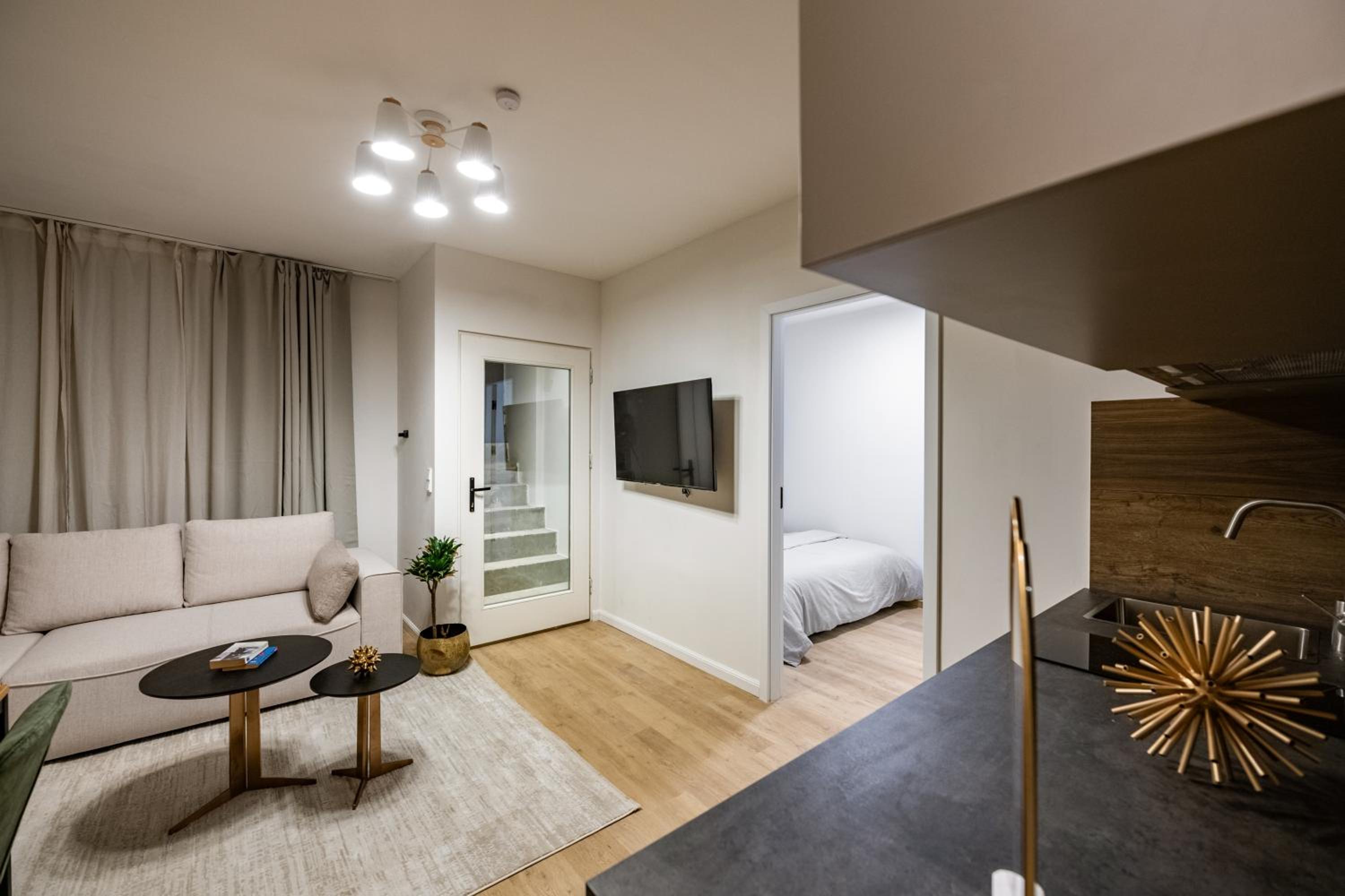 Spacious Apartments In Mitte- Feel The Citycenter
