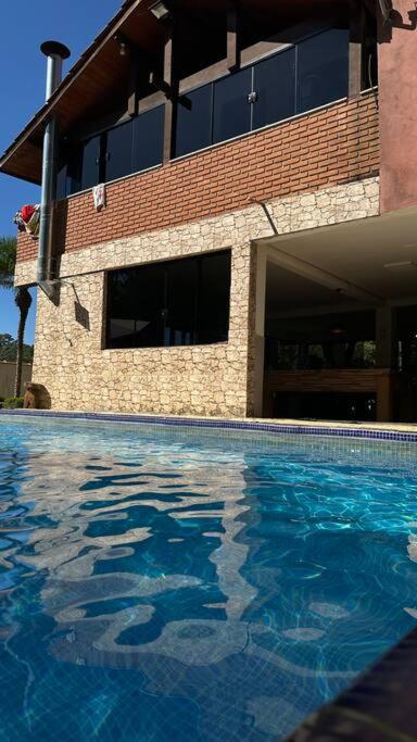 Chácara em Ibiúna com piscina e acesso a represa