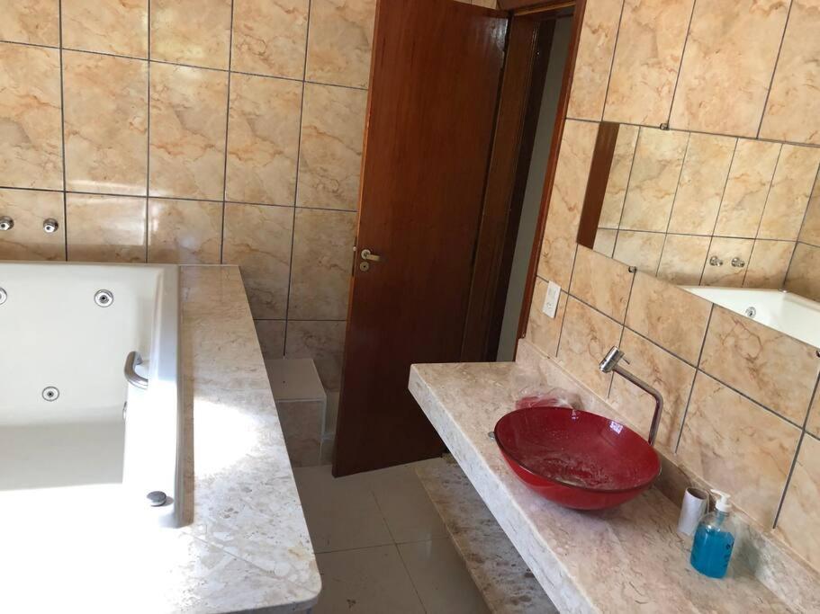 Chácara em Ibiúna com piscina e acesso a represa