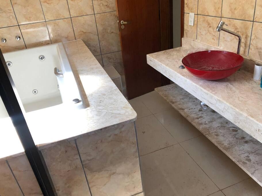 Chácara em Ibiúna com piscina e acesso a represa