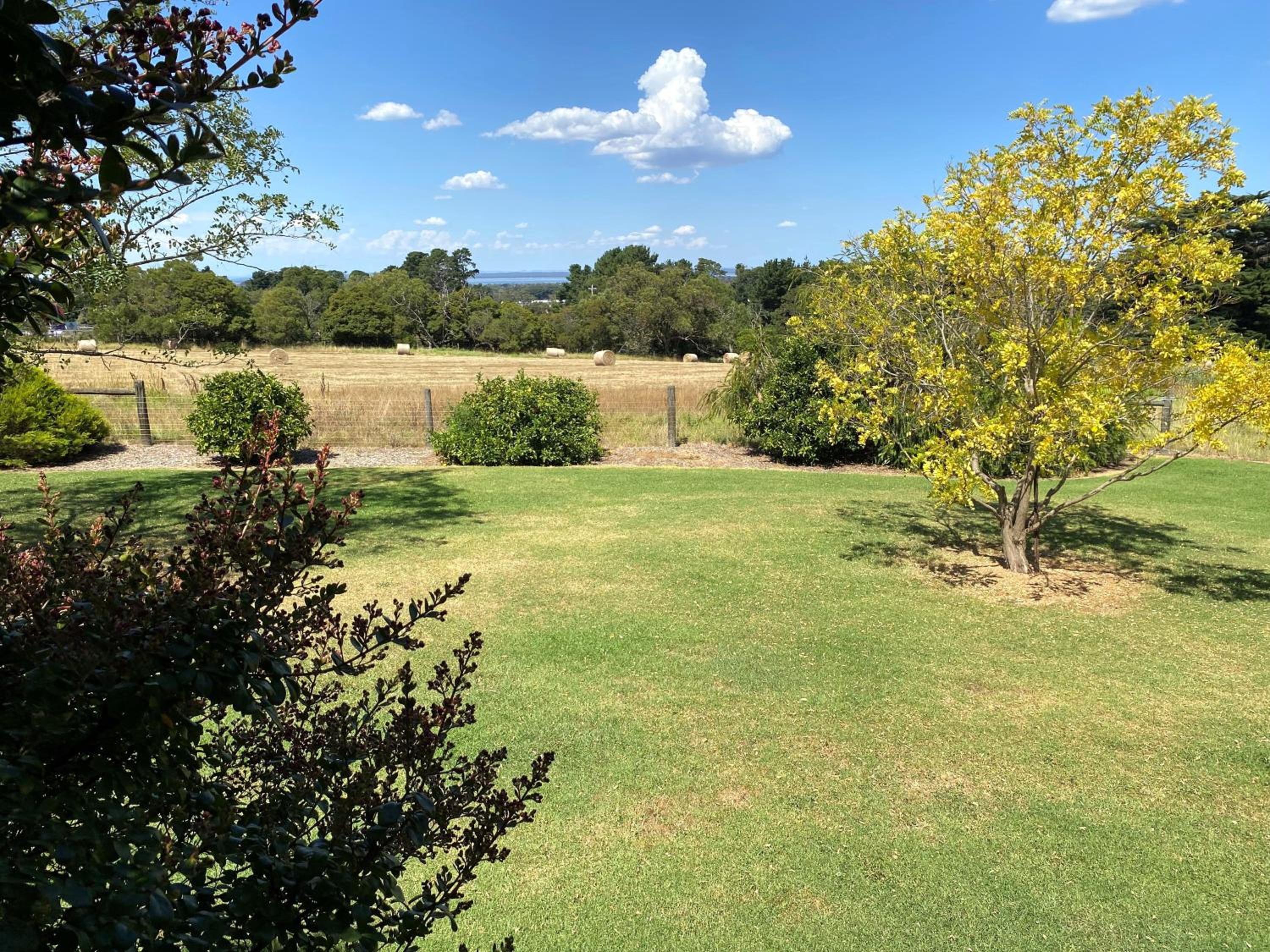 Farmhouse in the heart of wine country, 10 minutes to beach