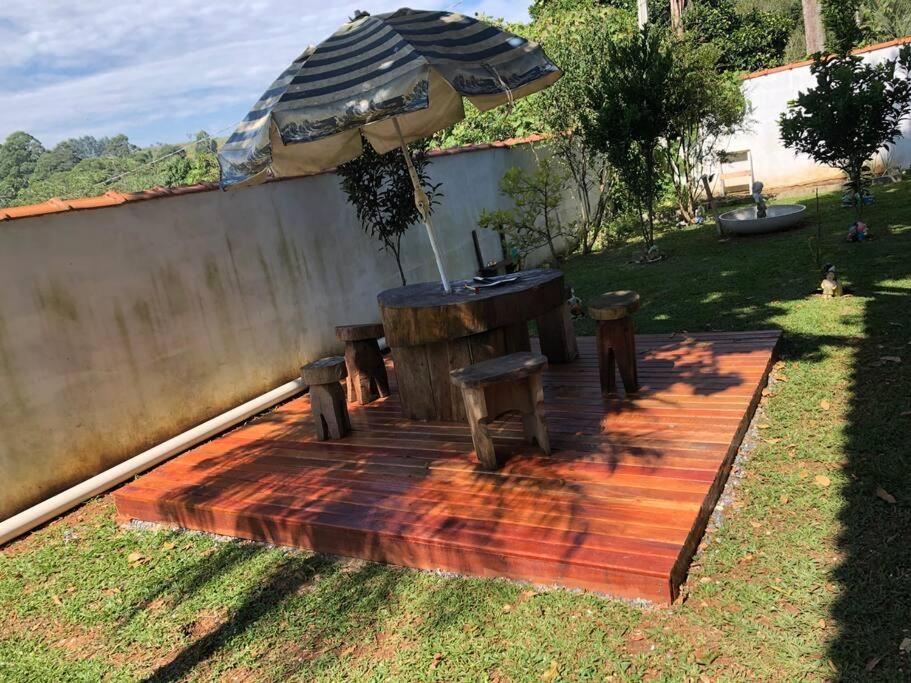 Chácara em Ibiúna com piscina e acesso a represa