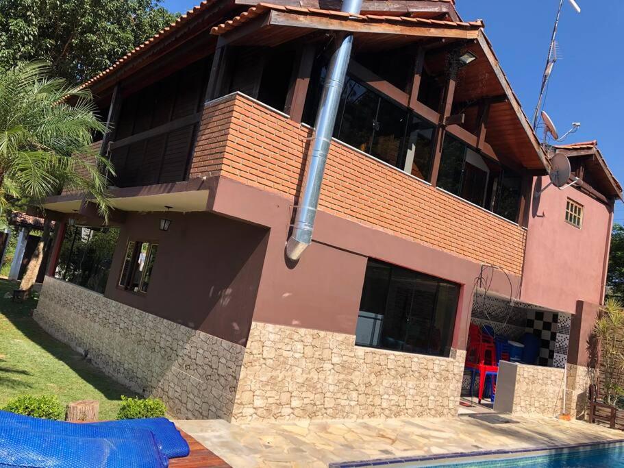 Chácara em Ibiúna com piscina e acesso a represa