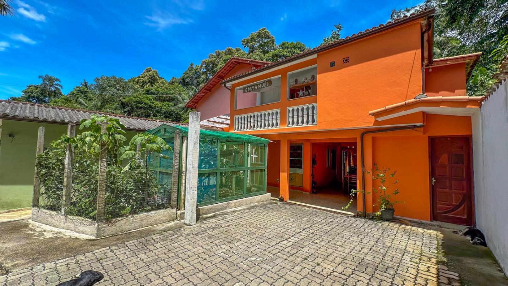 Excelente Casa com varanda, jardim e Wi-fi
