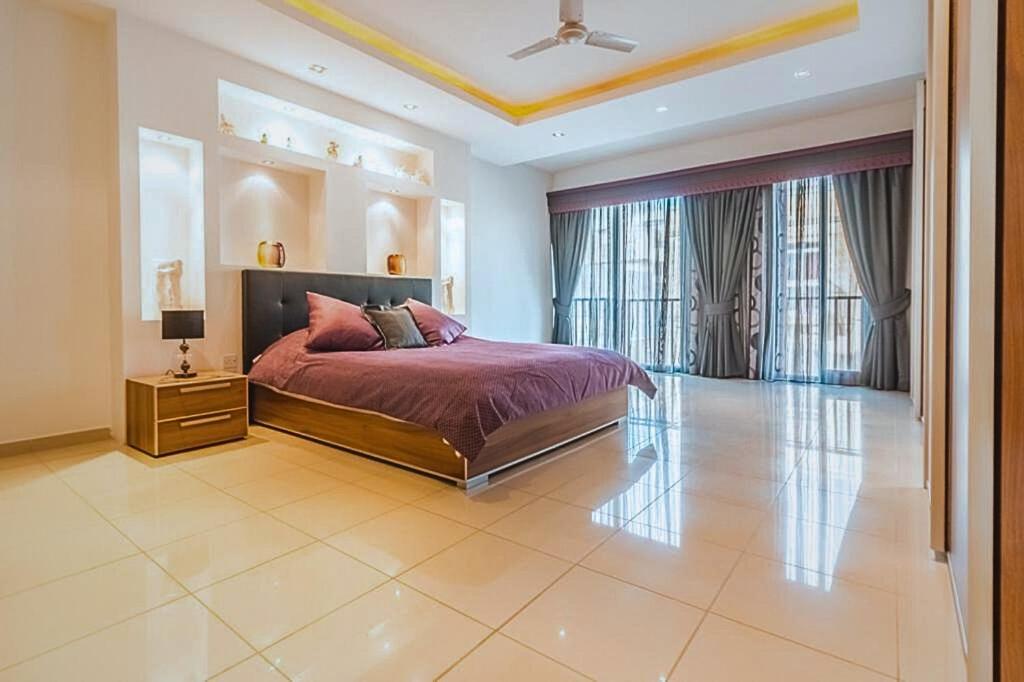 2 Bedroom Seafront Duplex Penthouse in the heart of Spinola Bay photo 2