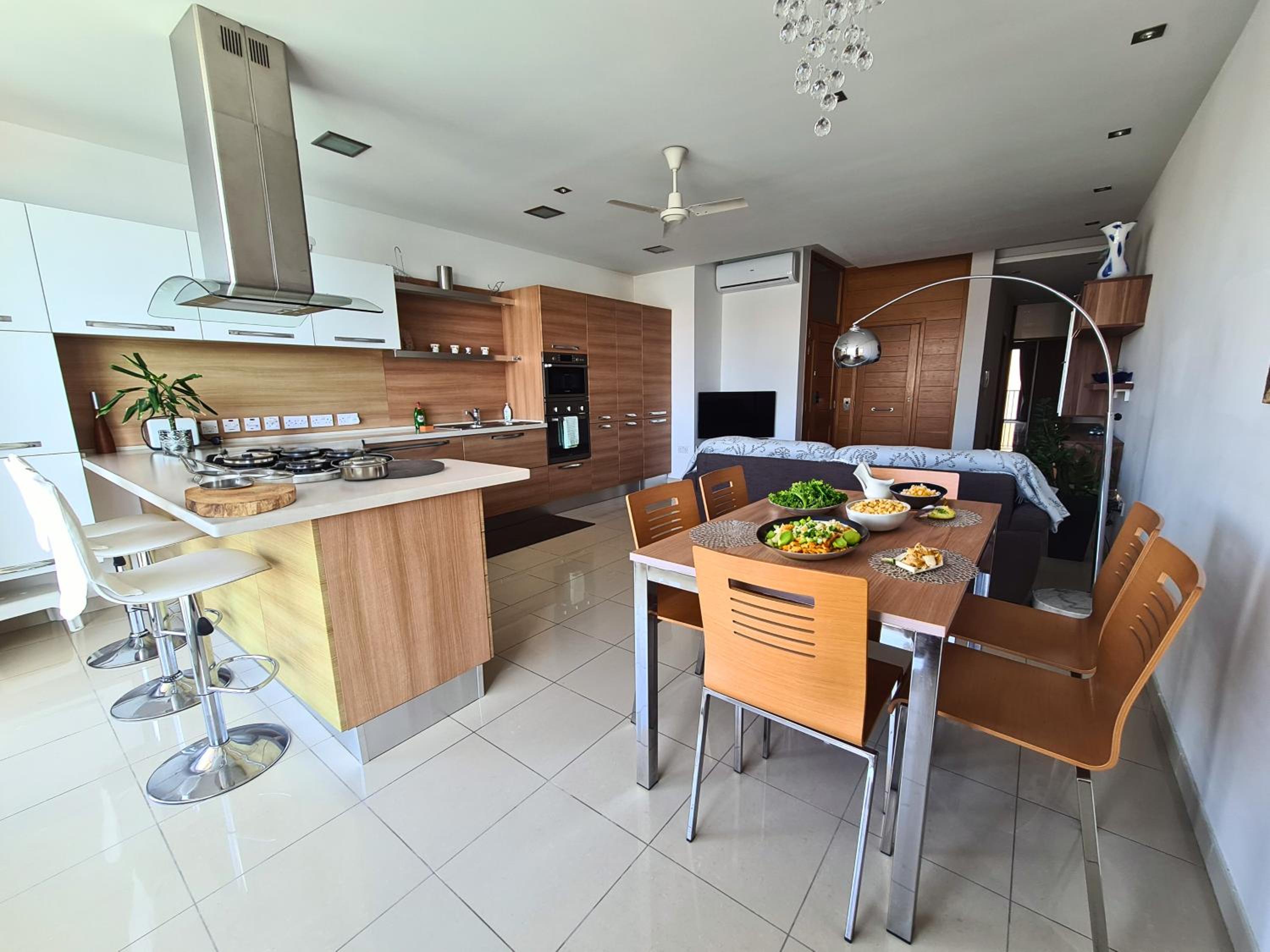 2 Bedroom Seafront Duplex Penthouse in the heart of Spinola Bay photo 3