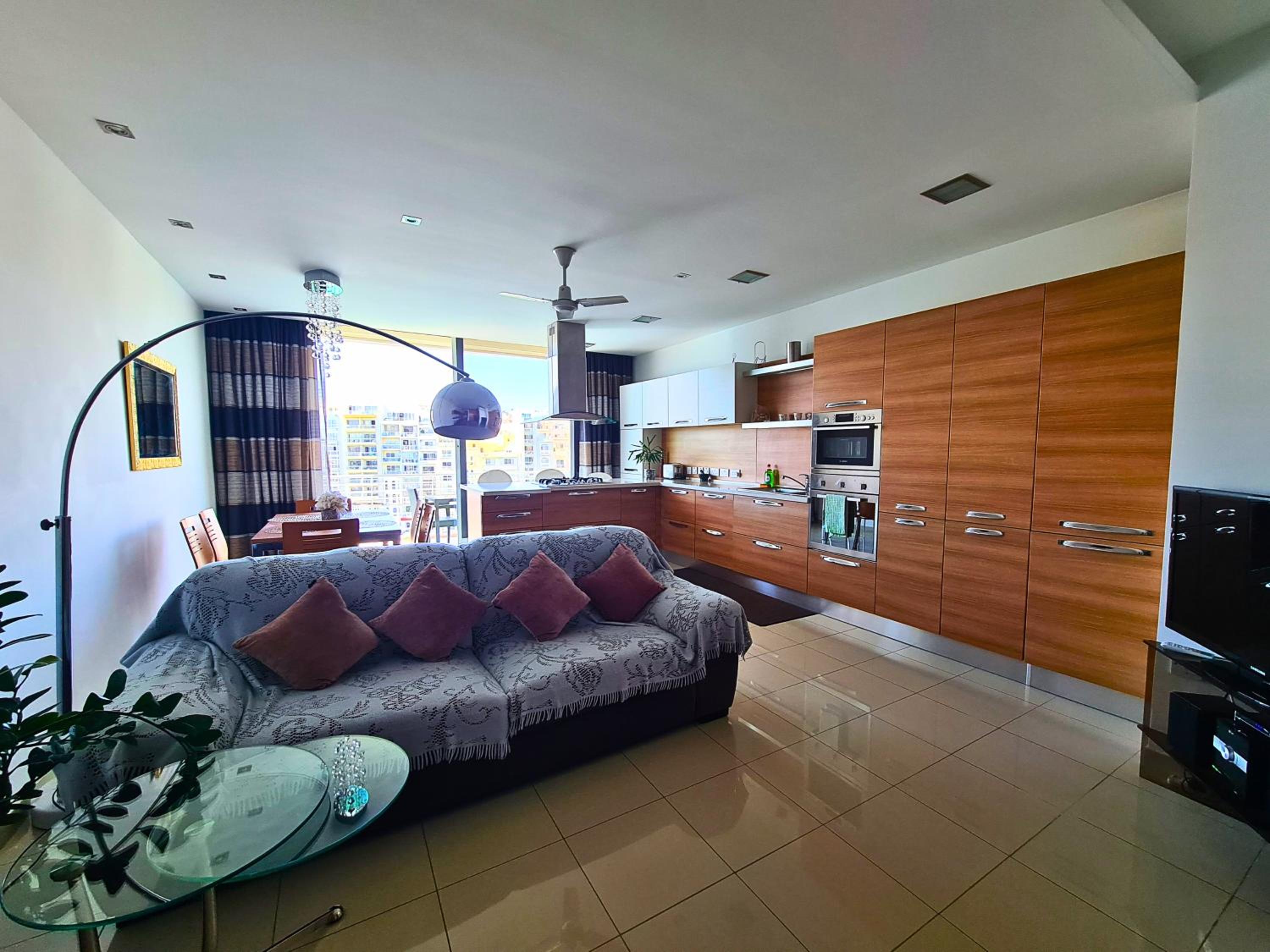 2 Bedroom Seafront Duplex Penthouse in the heart of Spinola Bay photo 5
