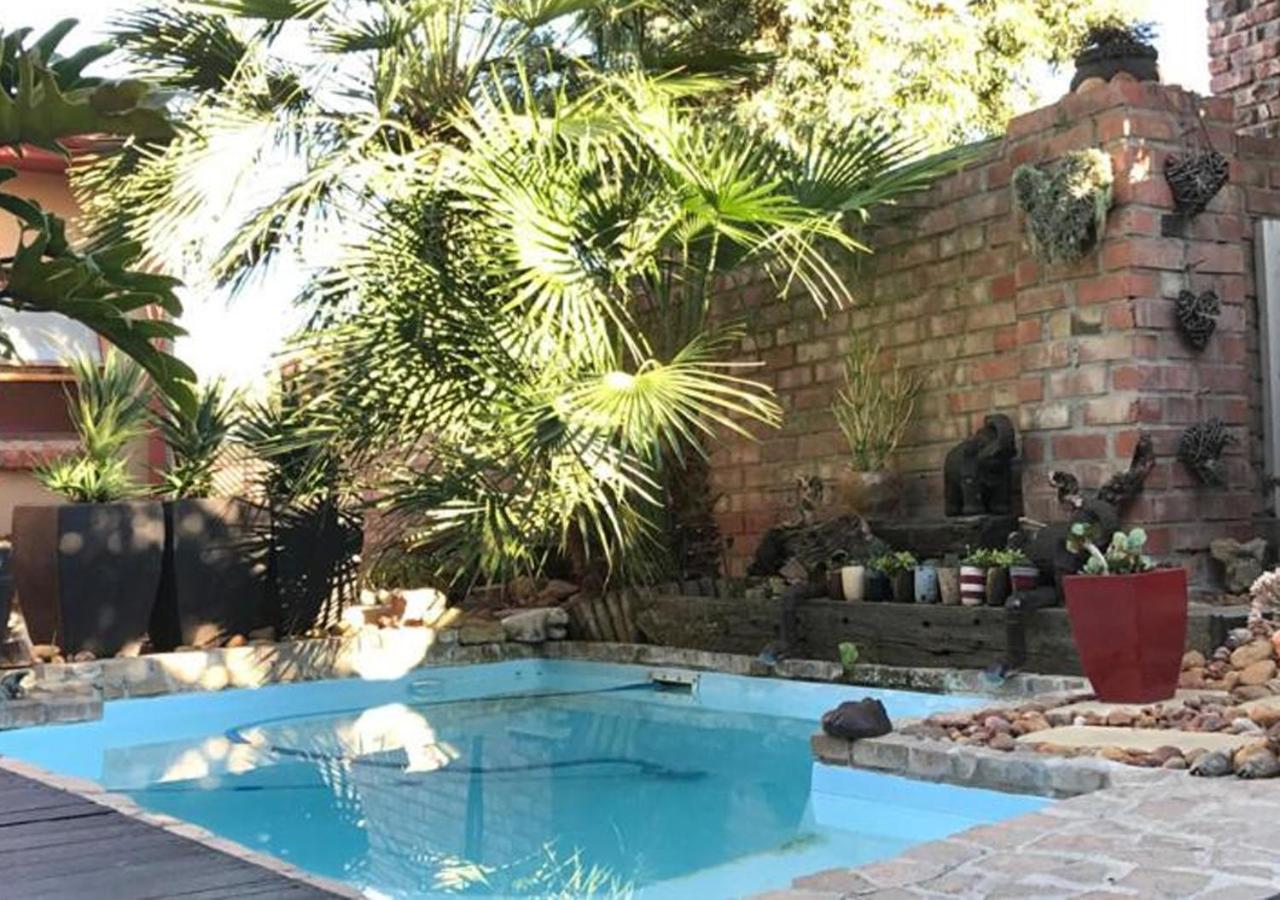 A La Martha's Air-Port Guest House
