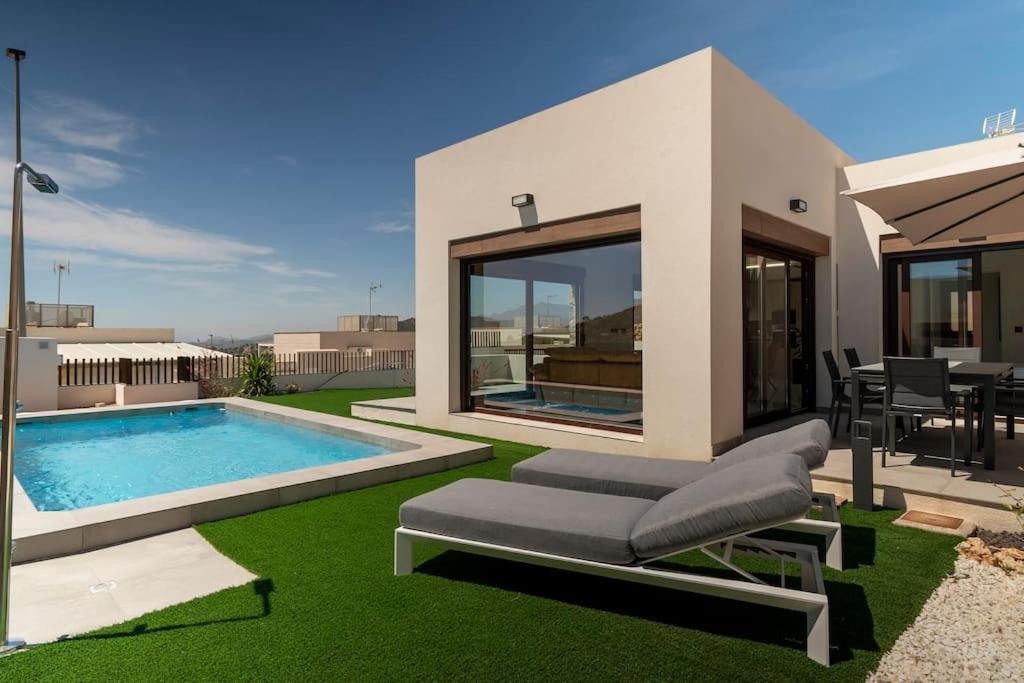 Maison neuve avec piscine