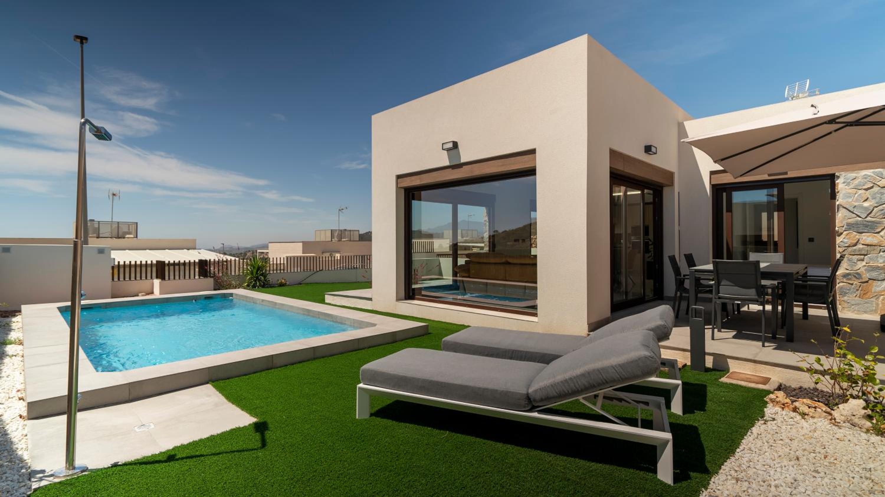 Maison neuve avec piscine