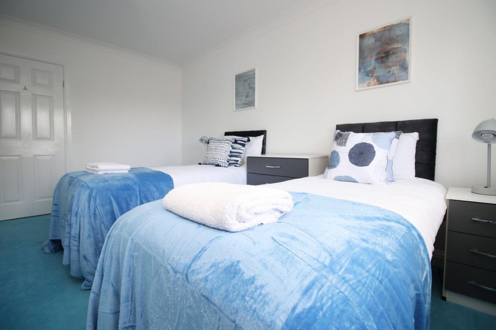 Chartwell Grove (Spacious 7 BR with FREE parking) view 5