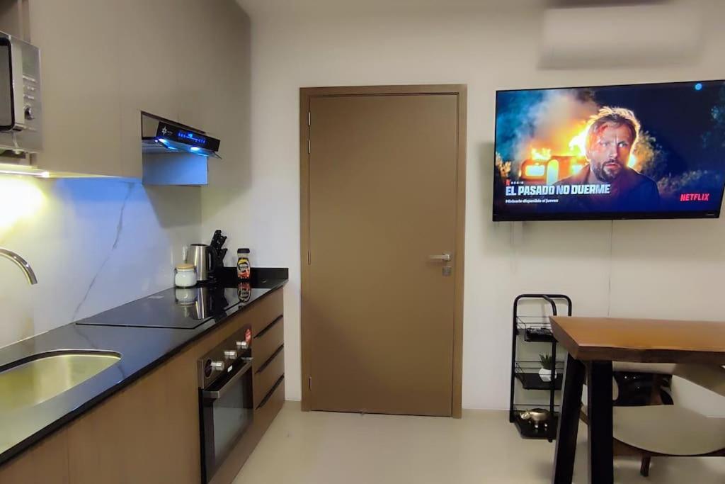 DEPARTAMENTO EN EQUIPETROL CON PISCINA - GYM Y PARQUEO GRATIS, CERCA DEL VENTURA MALL , LOS TAJIBOS, MANZANA 40 Y SUPERMERCADOS