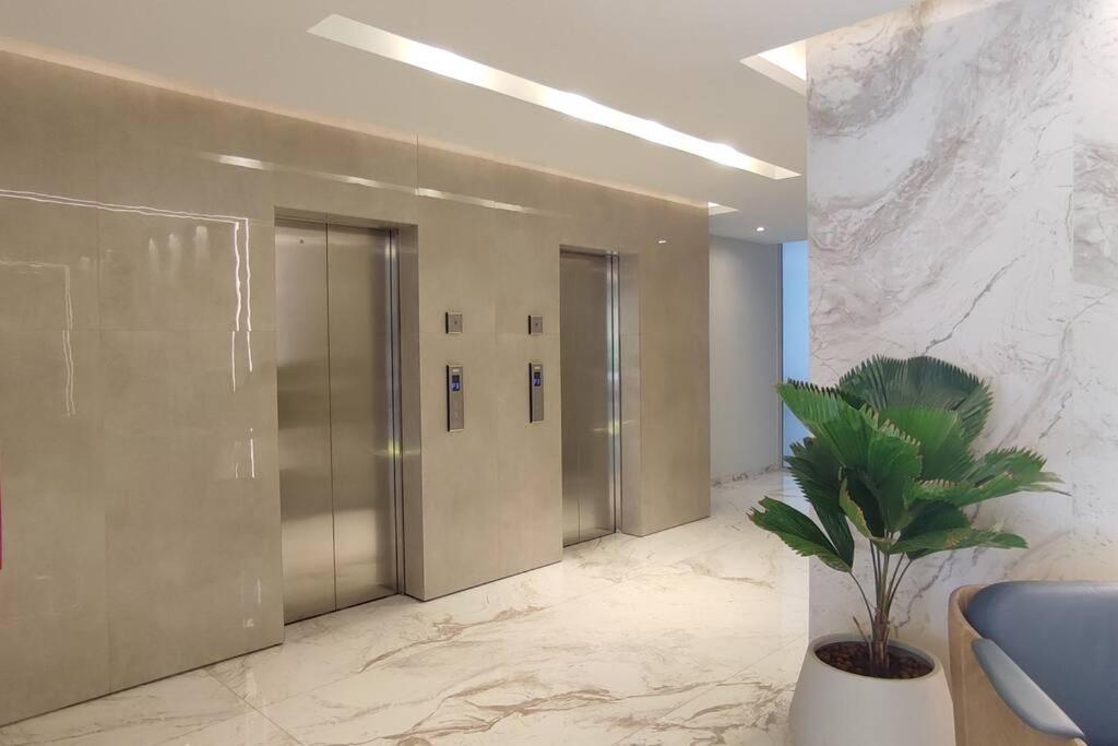 DEPARTAMENTO EN EQUIPETROL CON PISCINA - GYM Y PARQUEO GRATIS, CERCA DEL VENTURA MALL , LOS TAJIBOS, MANZANA 40 Y SUPERMERCADOS