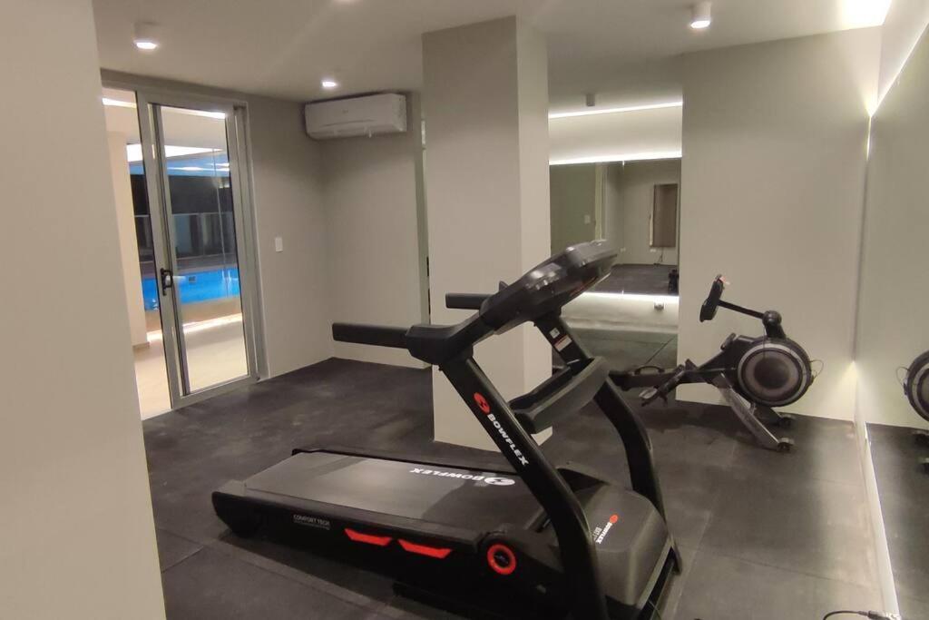 DEPARTAMENTO EN EQUIPETROL CON PISCINA - GYM Y PARQUEO GRATIS, CERCA DEL VENTURA MALL , LOS TAJIBOS, MANZANA 40 Y SUPERMERCADOS