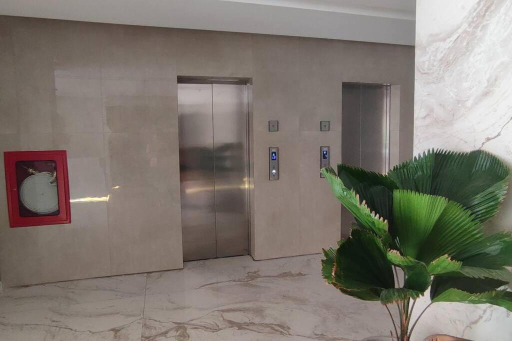 DEPARTAMENTO EN EQUIPETROL CON PISCINA - GYM Y PARQUEO GRATIS, CERCA DEL VENTURA MALL , LOS TAJIBOS, MANZANA 40 Y SUPERMERCADOS
