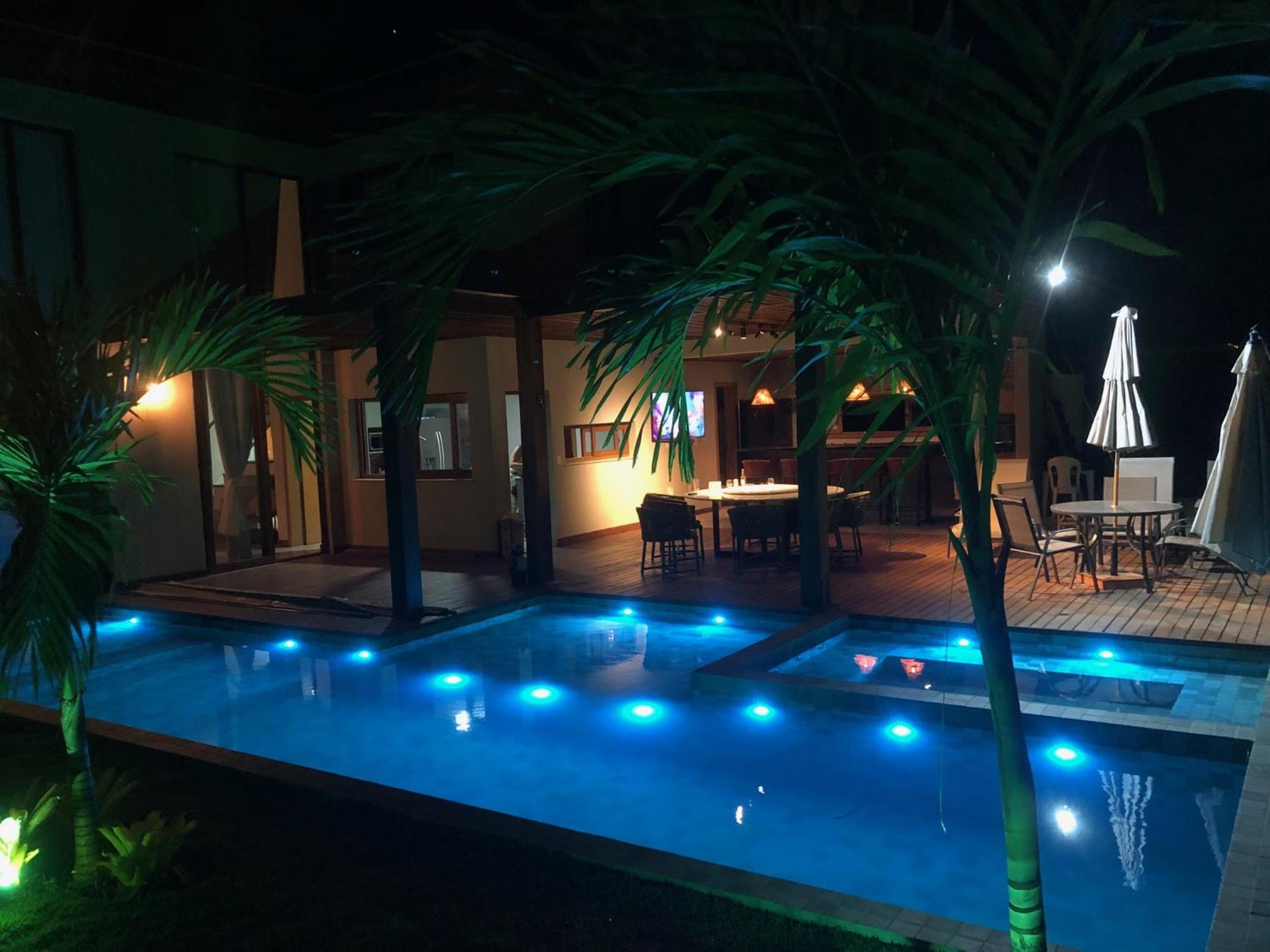 Casa Garden - Praia do Forte - 5 suítes com serviço de diarista incluso