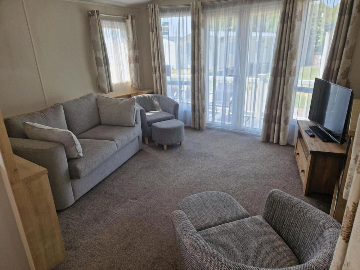 BH14 - Marlie Holiday Park - New Romney view 2