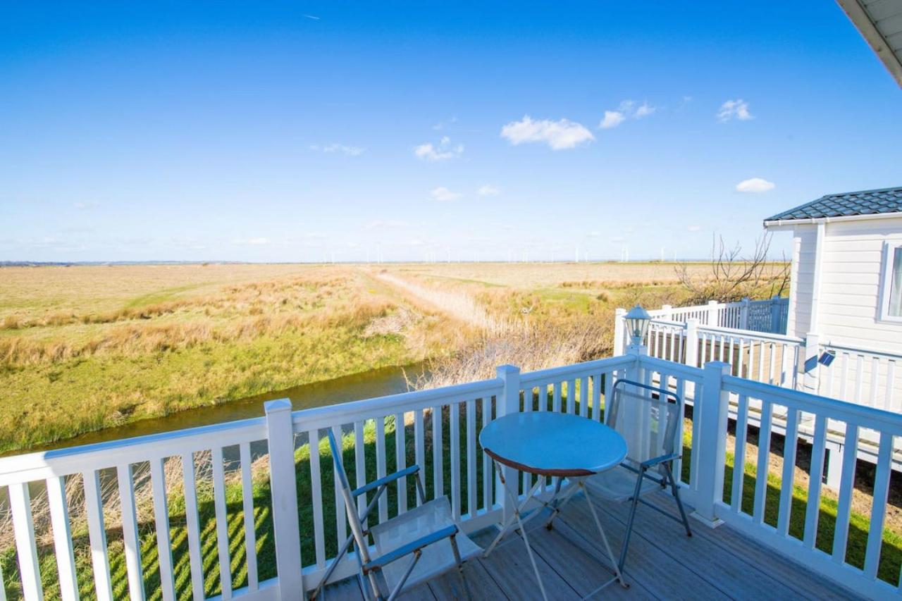 MP510 - Camber Sands Holiday Park - 3 Bed - Sleeps 8 Gated Deck- Amazing Marsh and Countryside Views view 5