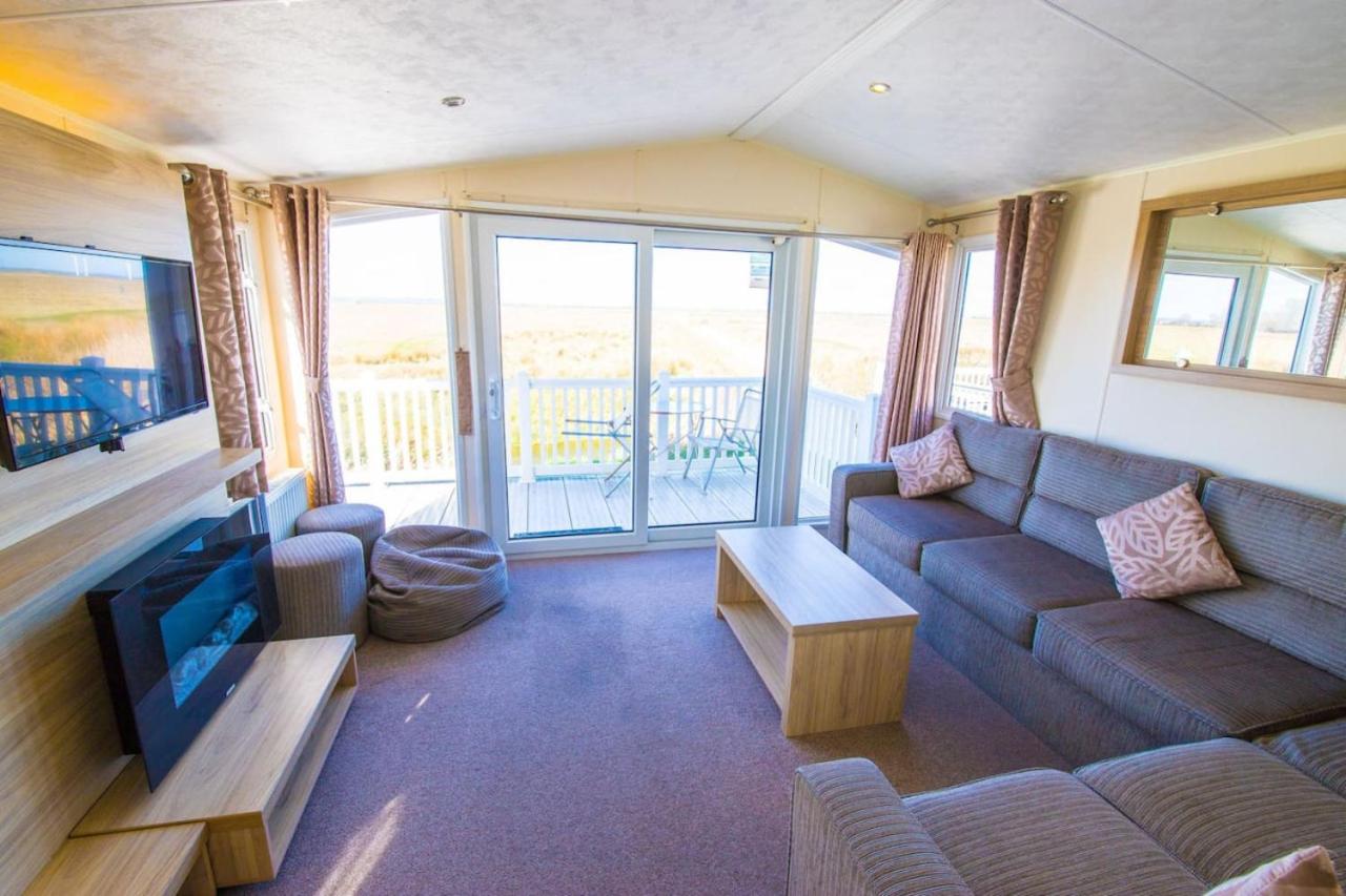 MP510 - Camber Sands Holiday Park - 3 Bed - Sleeps 8 Gated Deck- Amazing Marsh and Countryside Views view 4