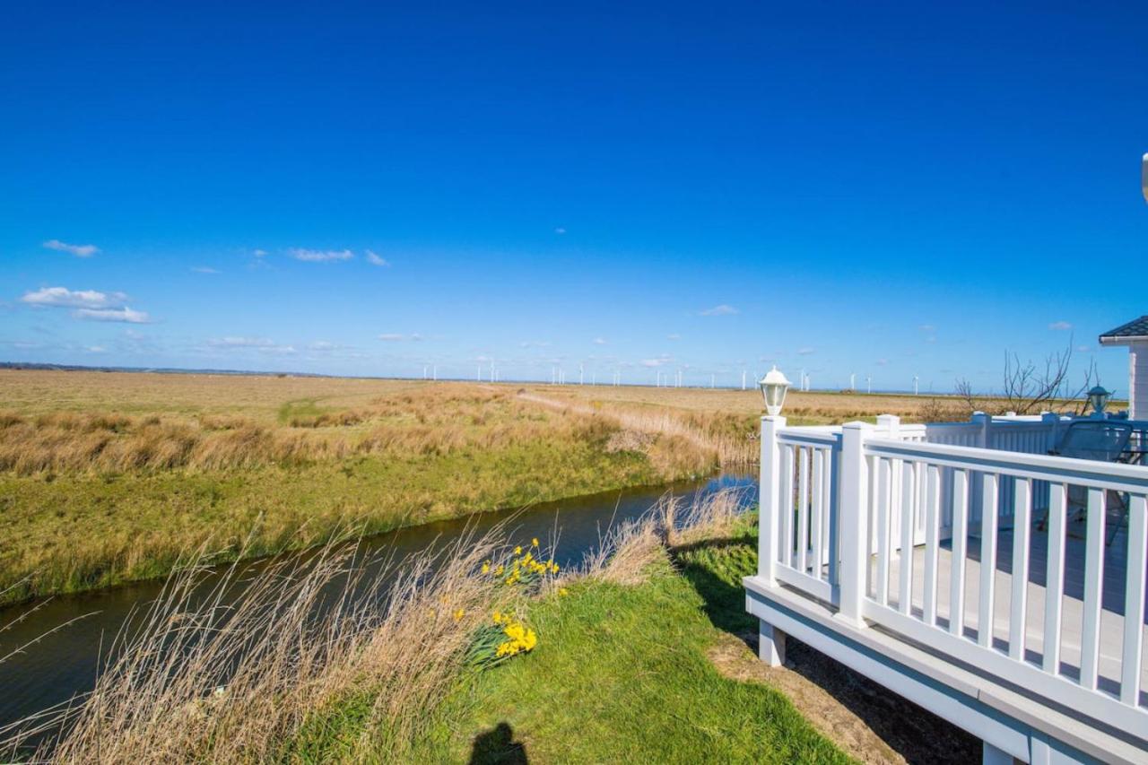 MP510 - Camber Sands Holiday Park - 3 Bed - Sleeps 8 Gated Deck- Amazing Marsh and Countryside Views view 3