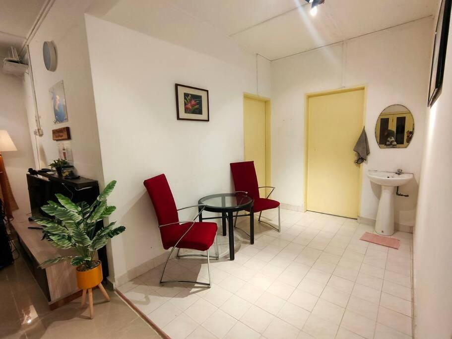 Bungalow Kotamas Seafront Teluk Kemang