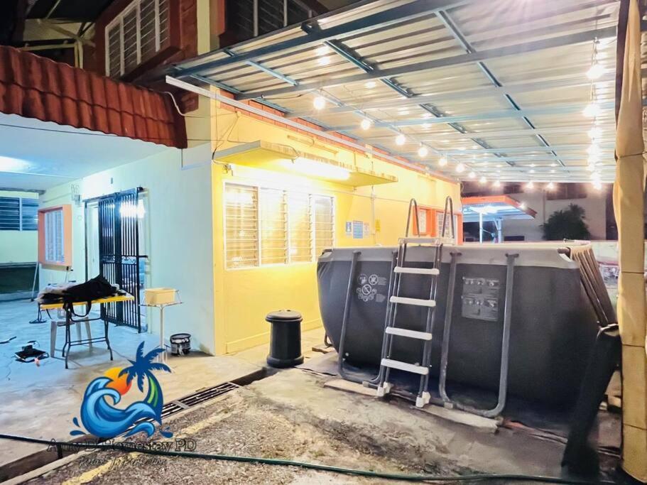 Bungalow Kotamas Seafront Teluk Kemang