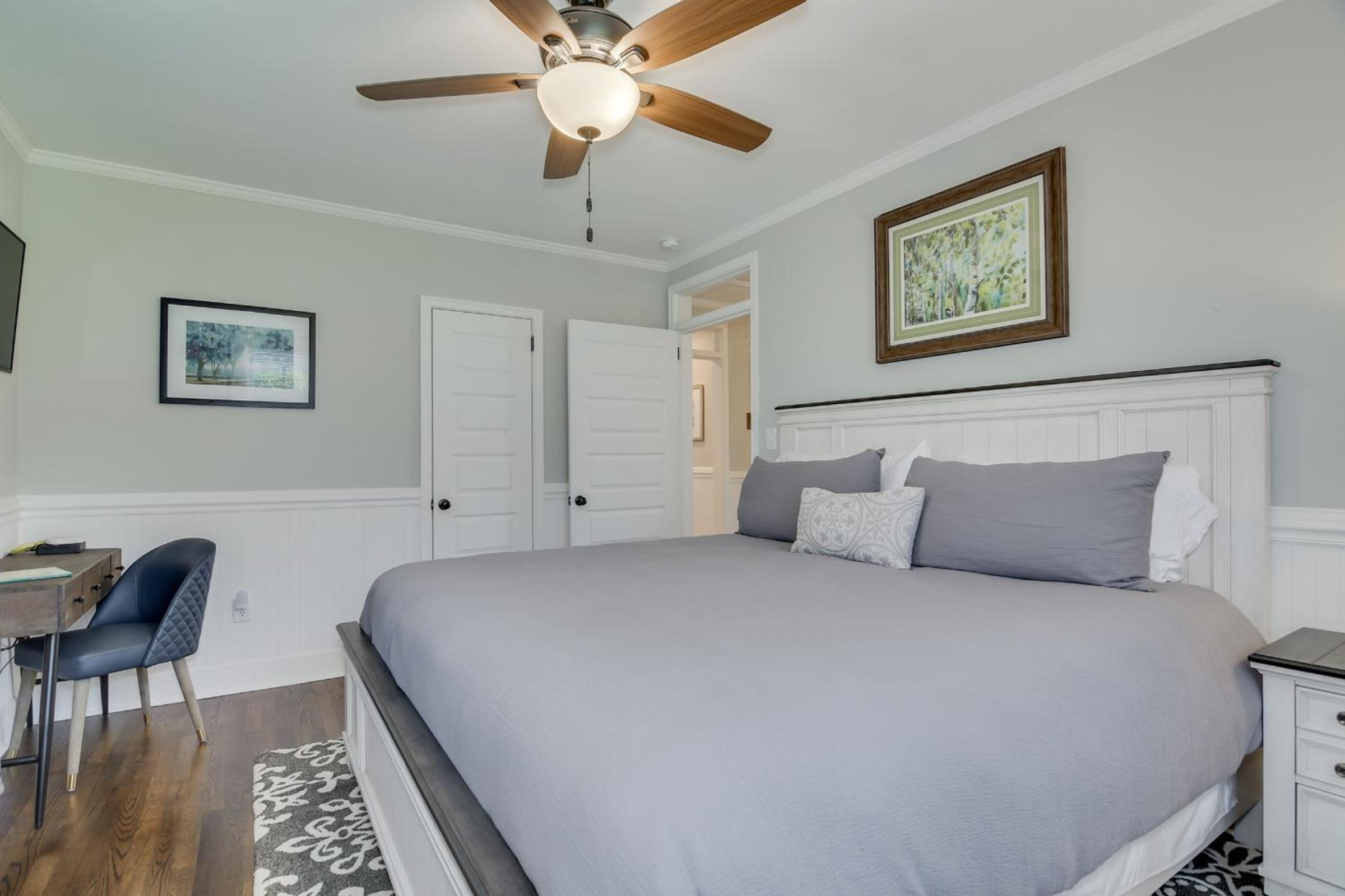 Luxury Augusta Cottage view 3