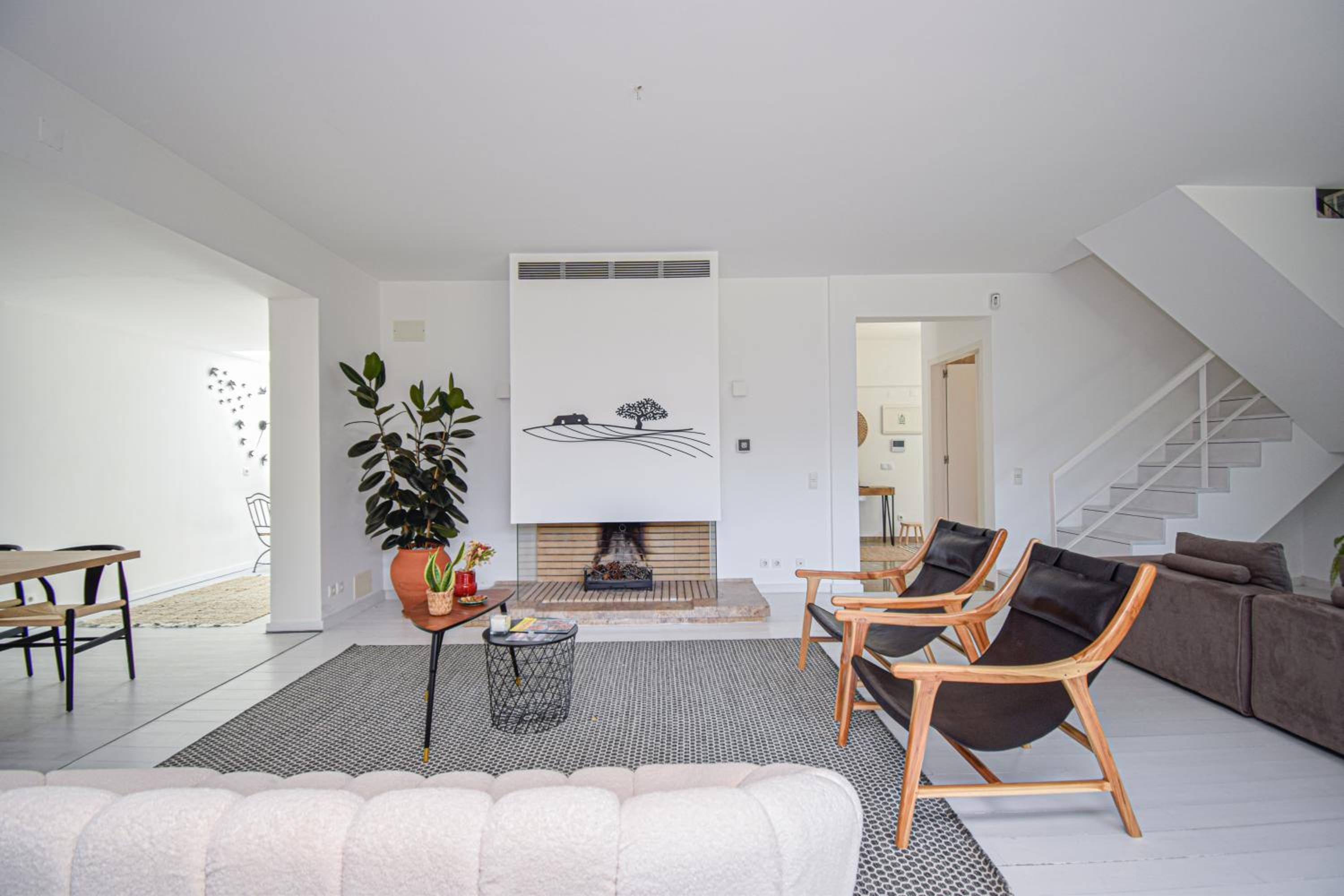 Spacious VIlla with Swiming Pool and Terrace view 4