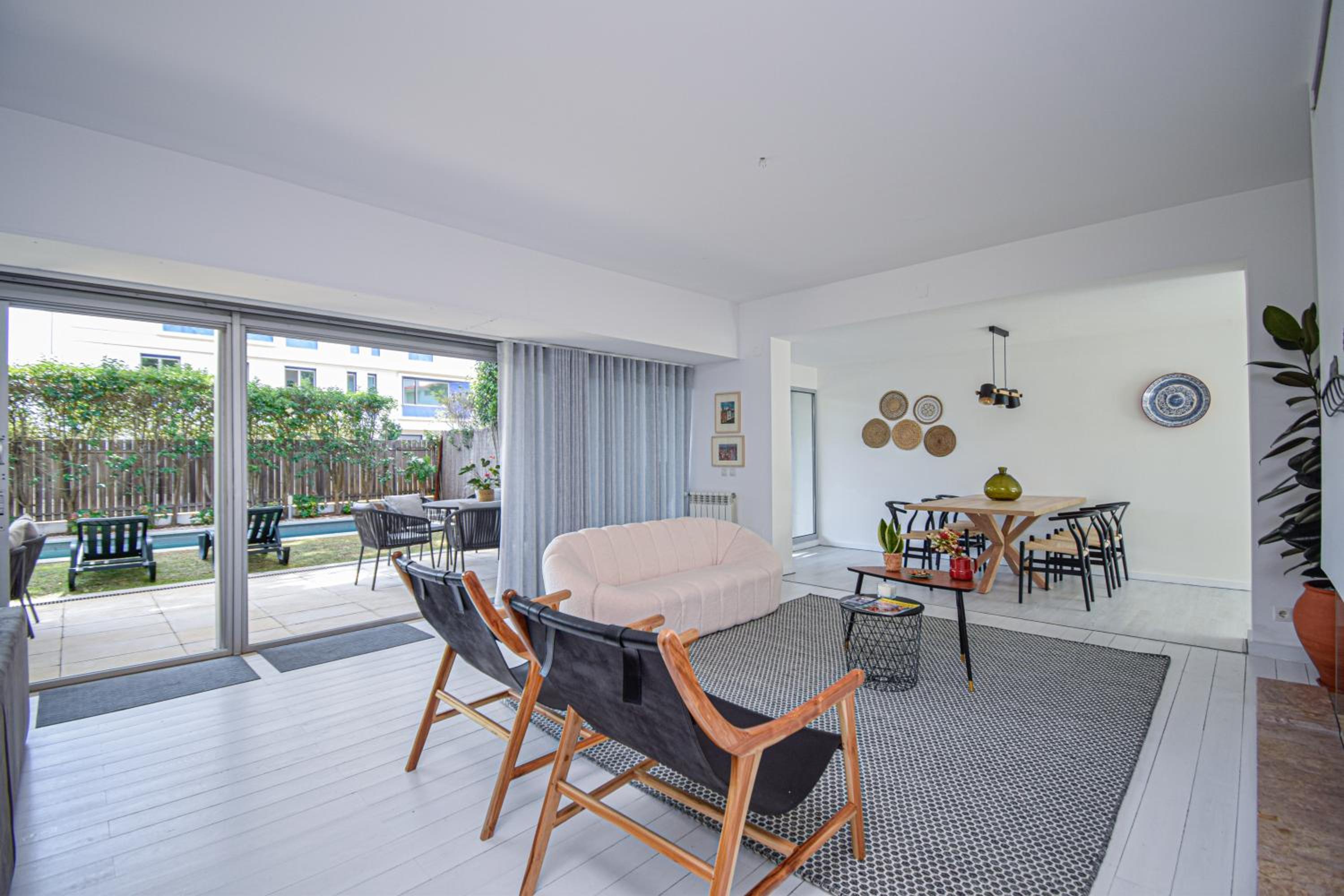 Spacious VIlla with Swiming Pool and Terrace view 2