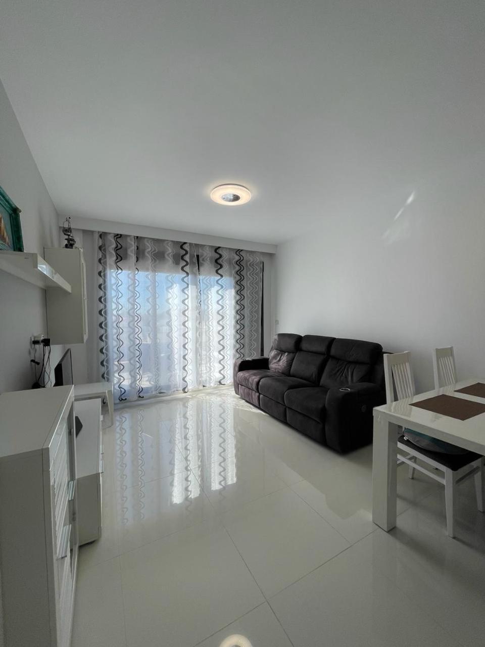 Elisa Bay apartment Mil Palmeras