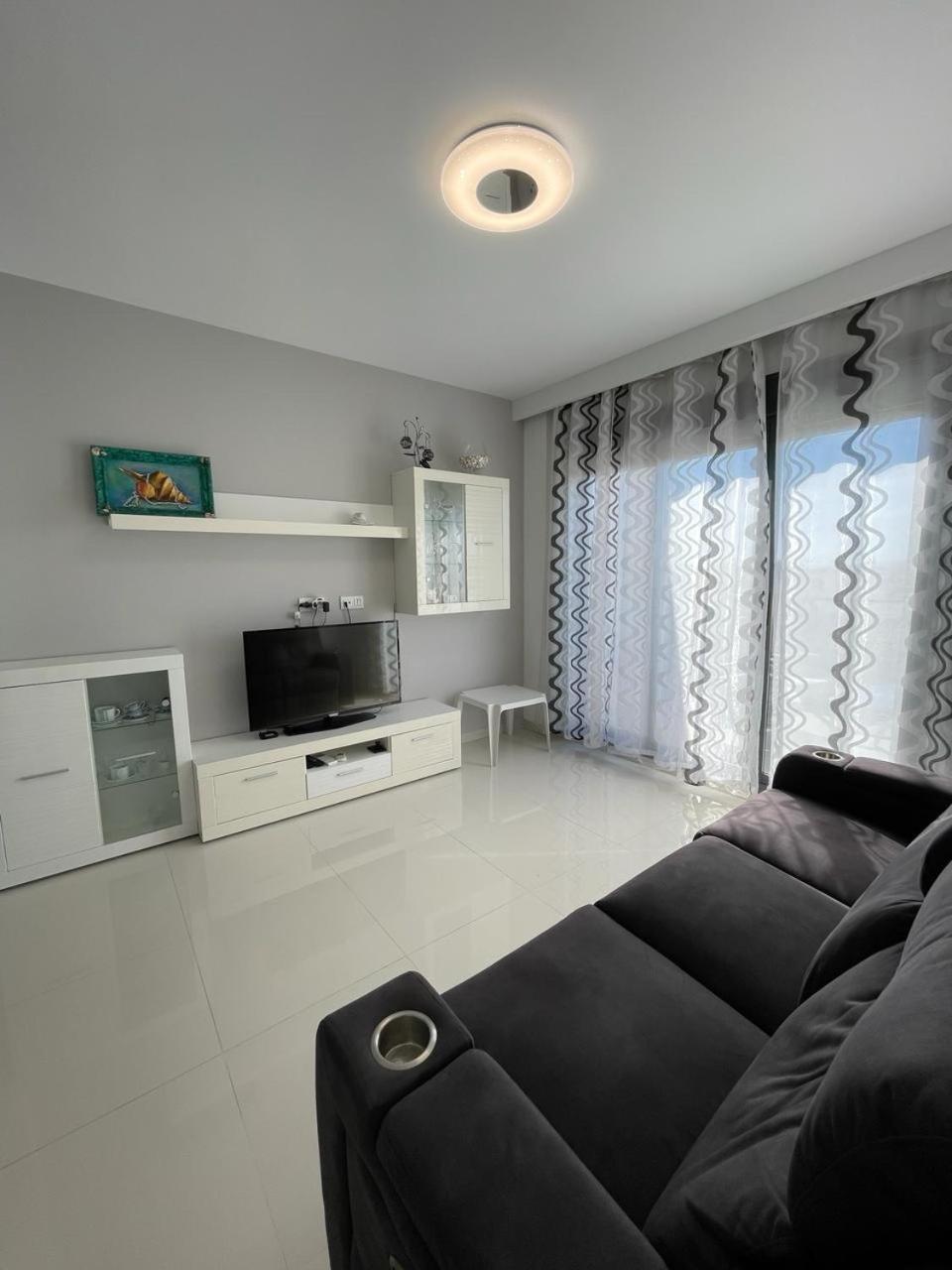 Elisa Bay apartment Mil Palmeras