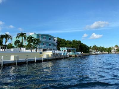 CASA BAHIAMAR Stunning Home - 28 DAY MINIMUM, Pool AND DOCK view 4