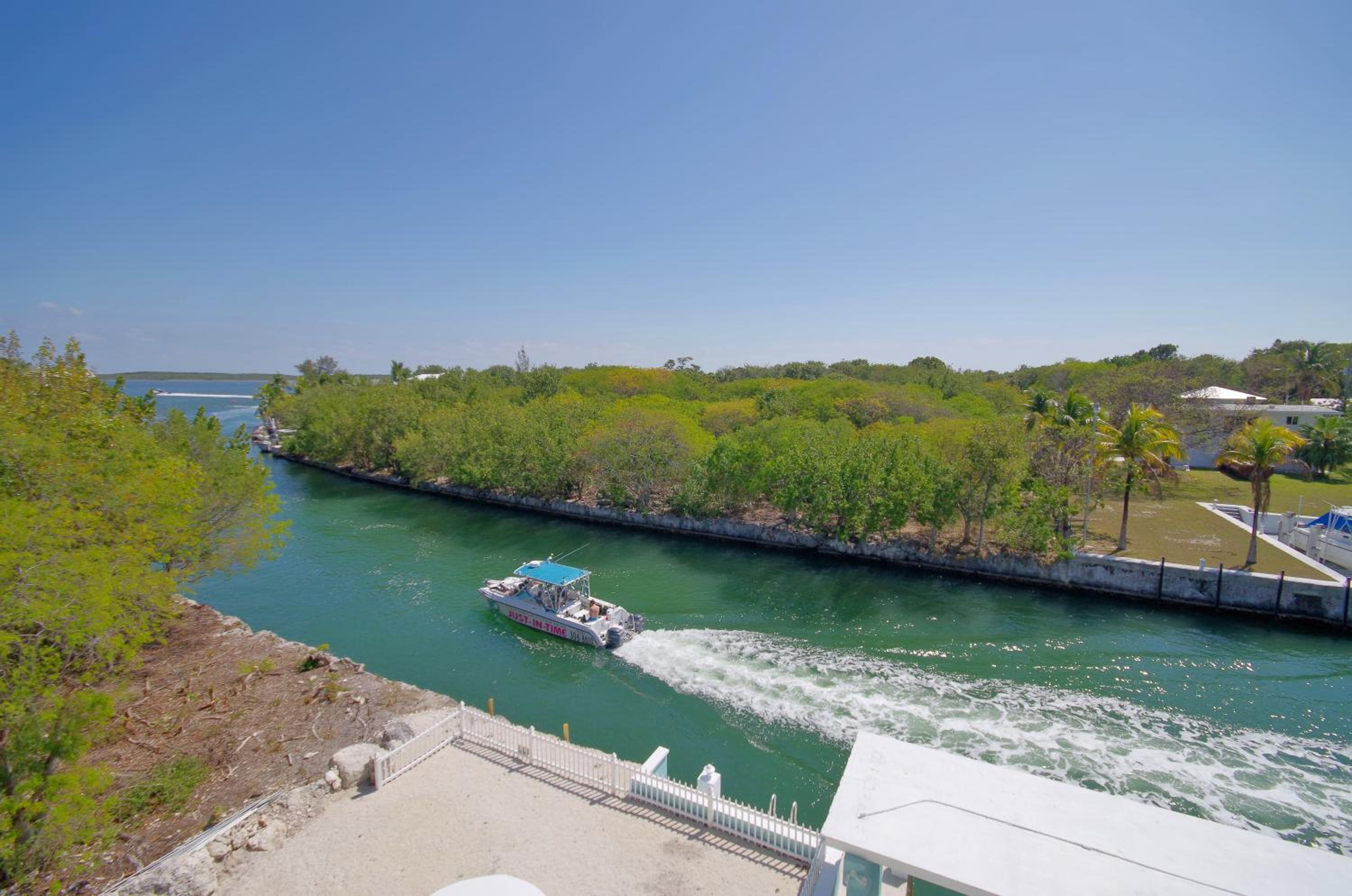 CASA BAHIAMAR Stunning Home - 28 DAY MINIMUM, Pool AND DOCK view 2