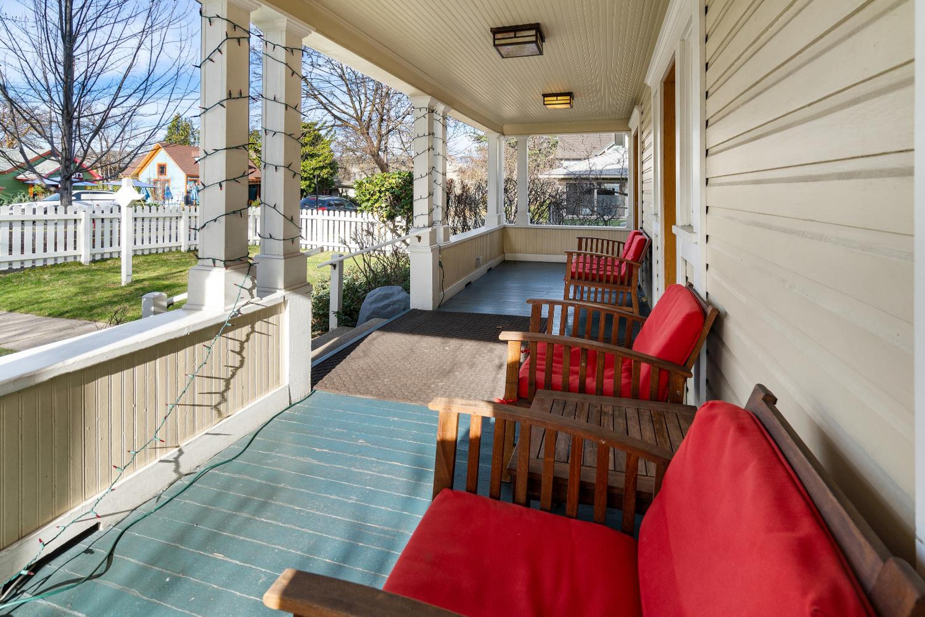 Ashland Vacations - Pioneer Vacation Rentals - Pioneer South downtown Ashland - Property Image 12
