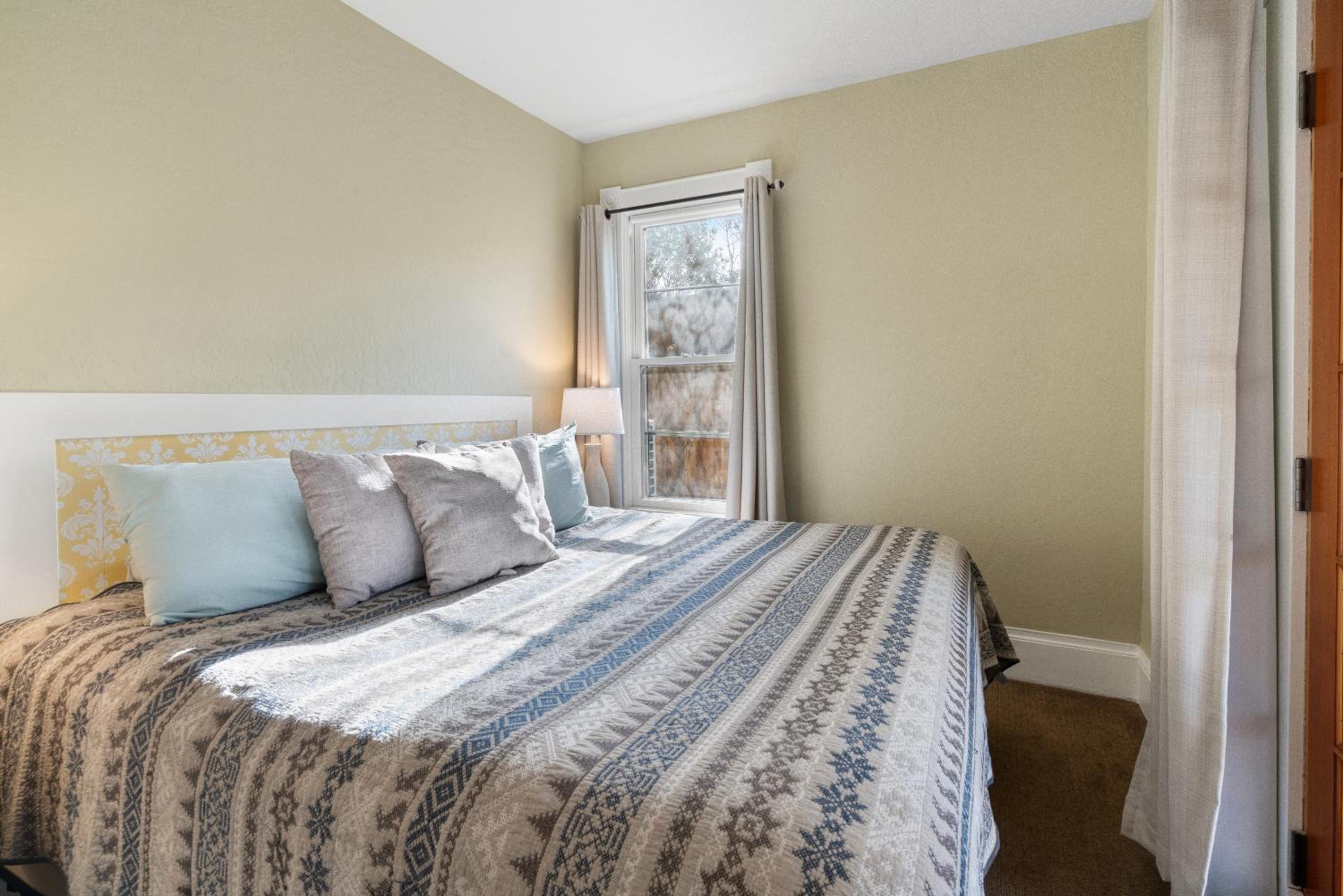 Ashland Vacations - Pioneer Vacation Rentals - Pioneer South downtown Ashland - Property Image 18