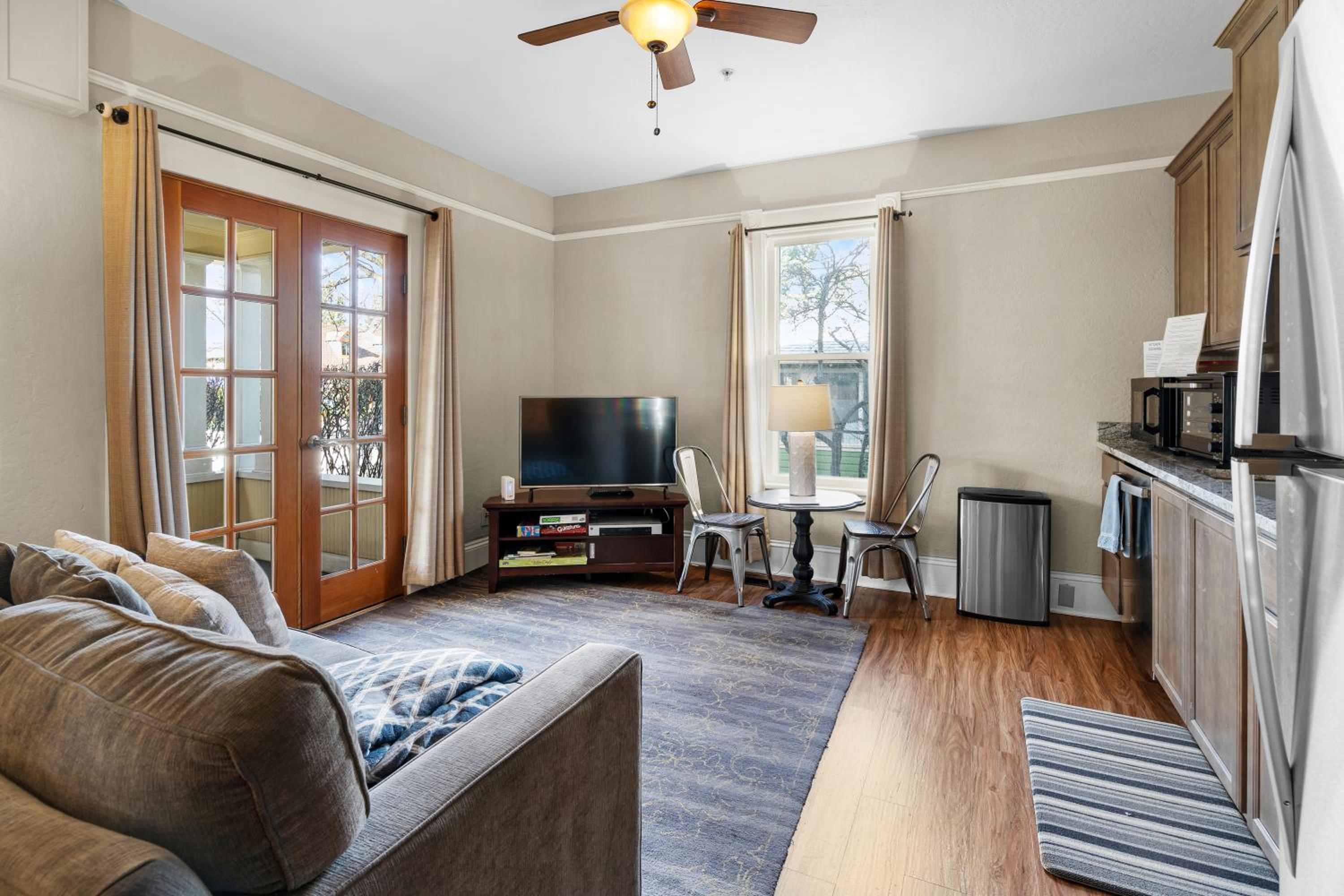 Ashland Vacations - Pioneer Vacation Rentals - Pioneer South downtown Ashland - Property Image 15