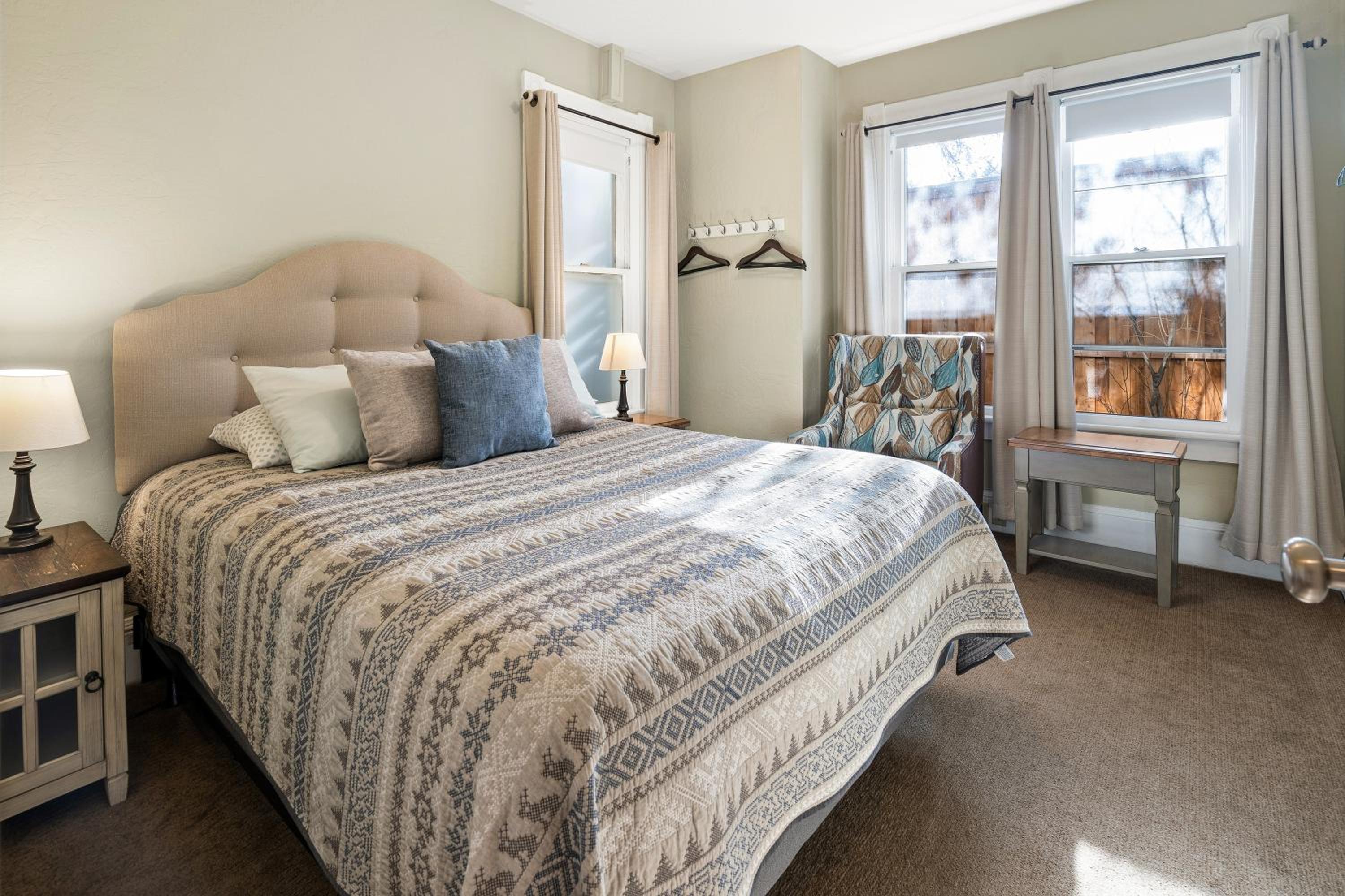 Ashland Vacations - Pioneer Vacation Rentals - Pioneer South downtown Ashland - Property Image 13