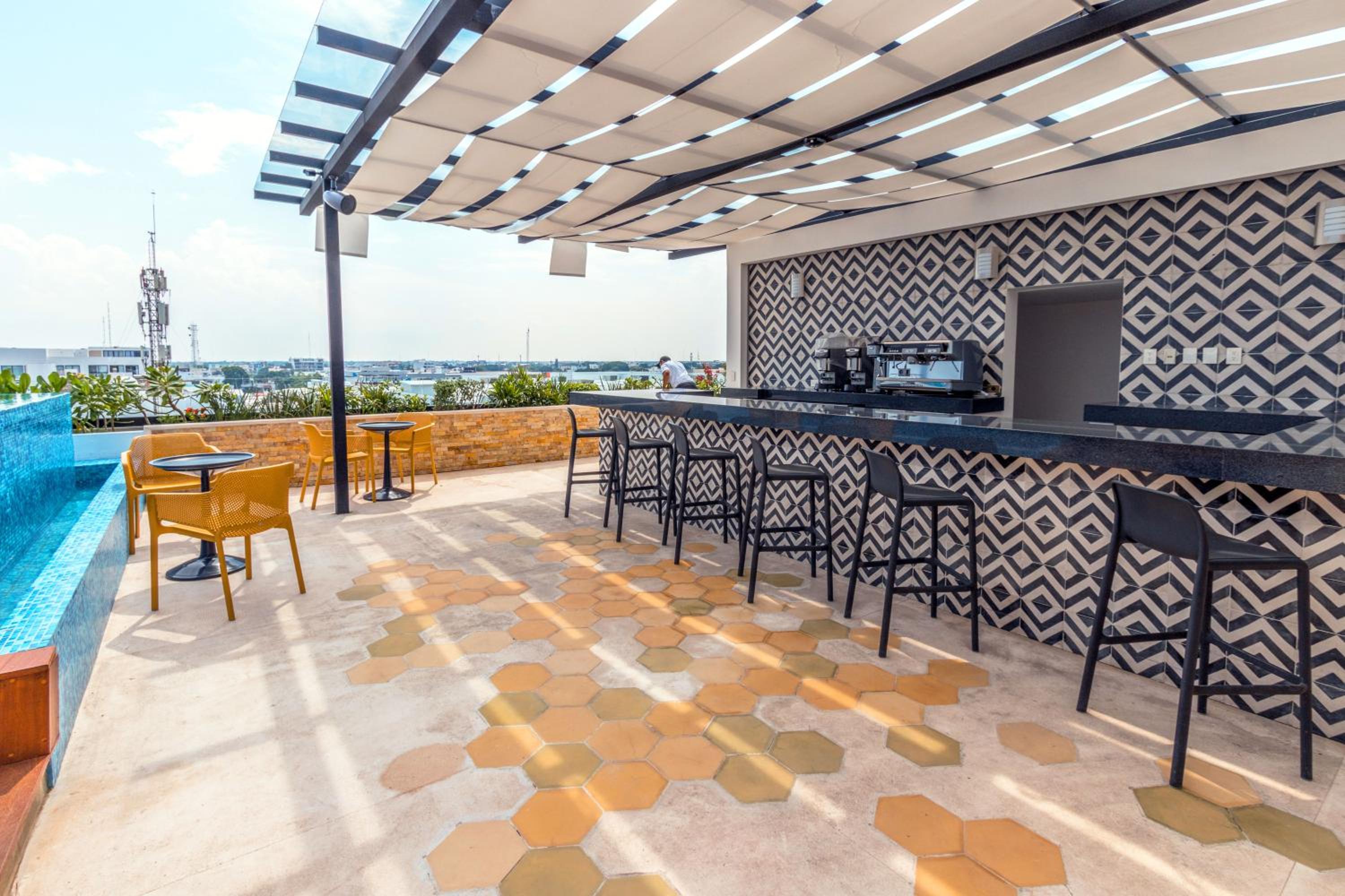 Luxury 1 BR Condo - 2 Pools & Gym - At The City Condos - Descanso