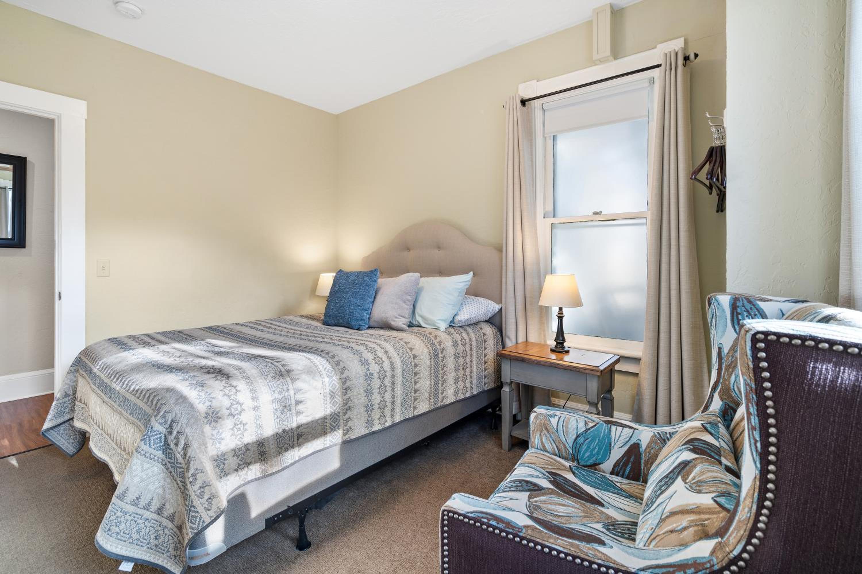 Ashland Vacations - Pioneer Vacation Rentals - Pioneer South downtown Ashland - Property Image 11