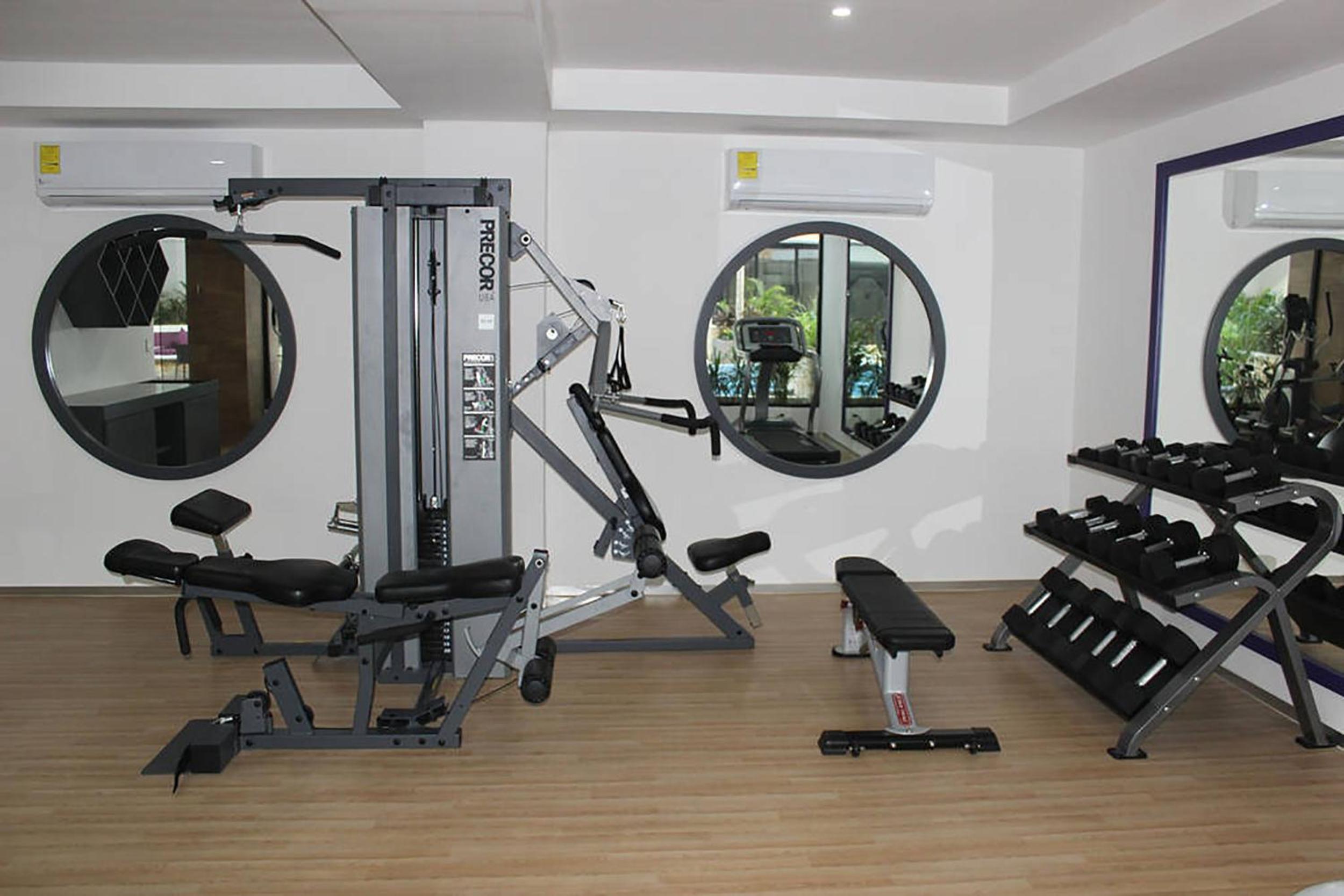 Luxury 1 BR Condo - 2 Pools & Gym - At The City Condos - Descanso
