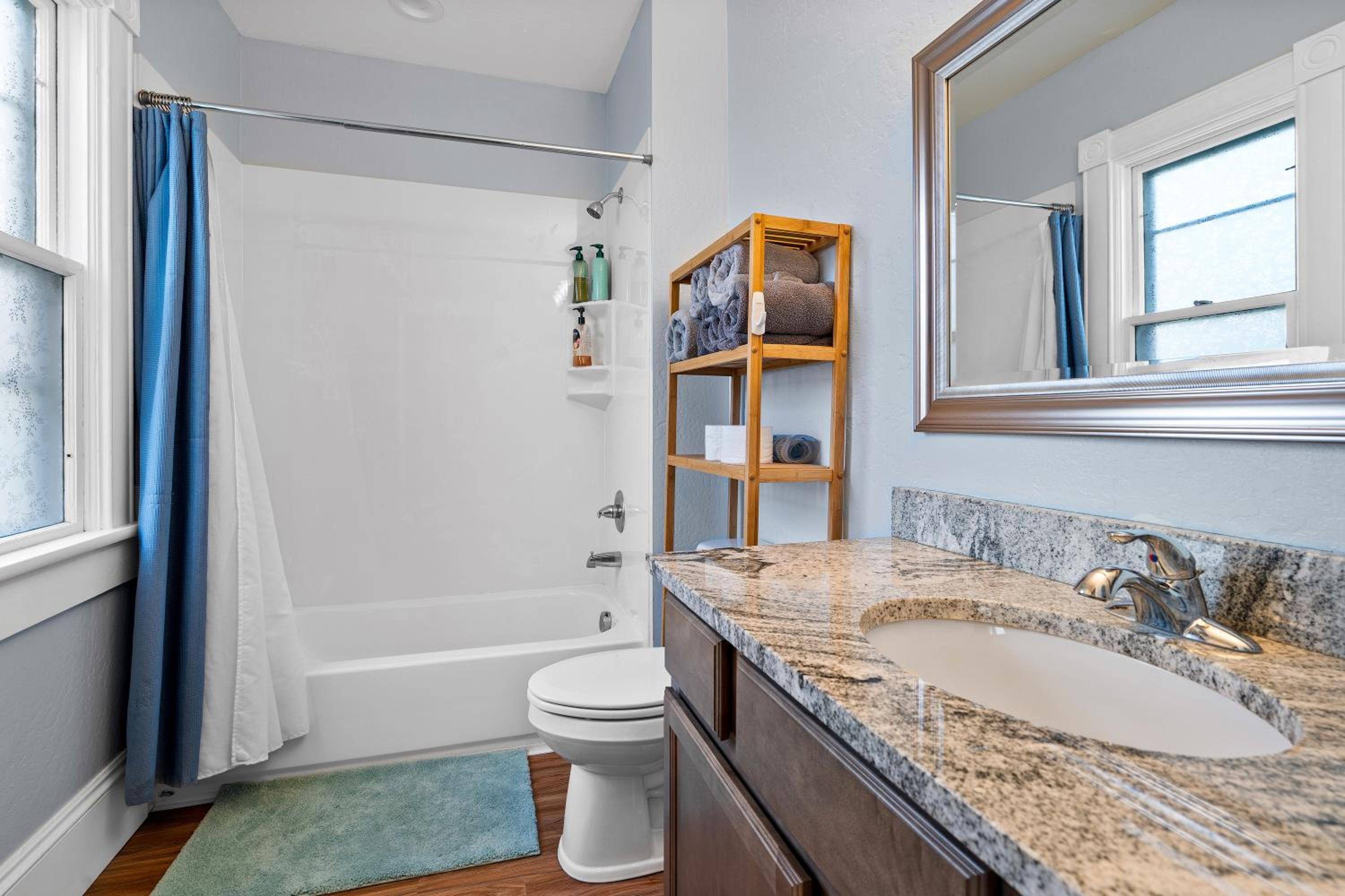 Ashland Vacations - Pioneer Vacation Rentals - Pioneer South downtown Ashland - Property Image 9