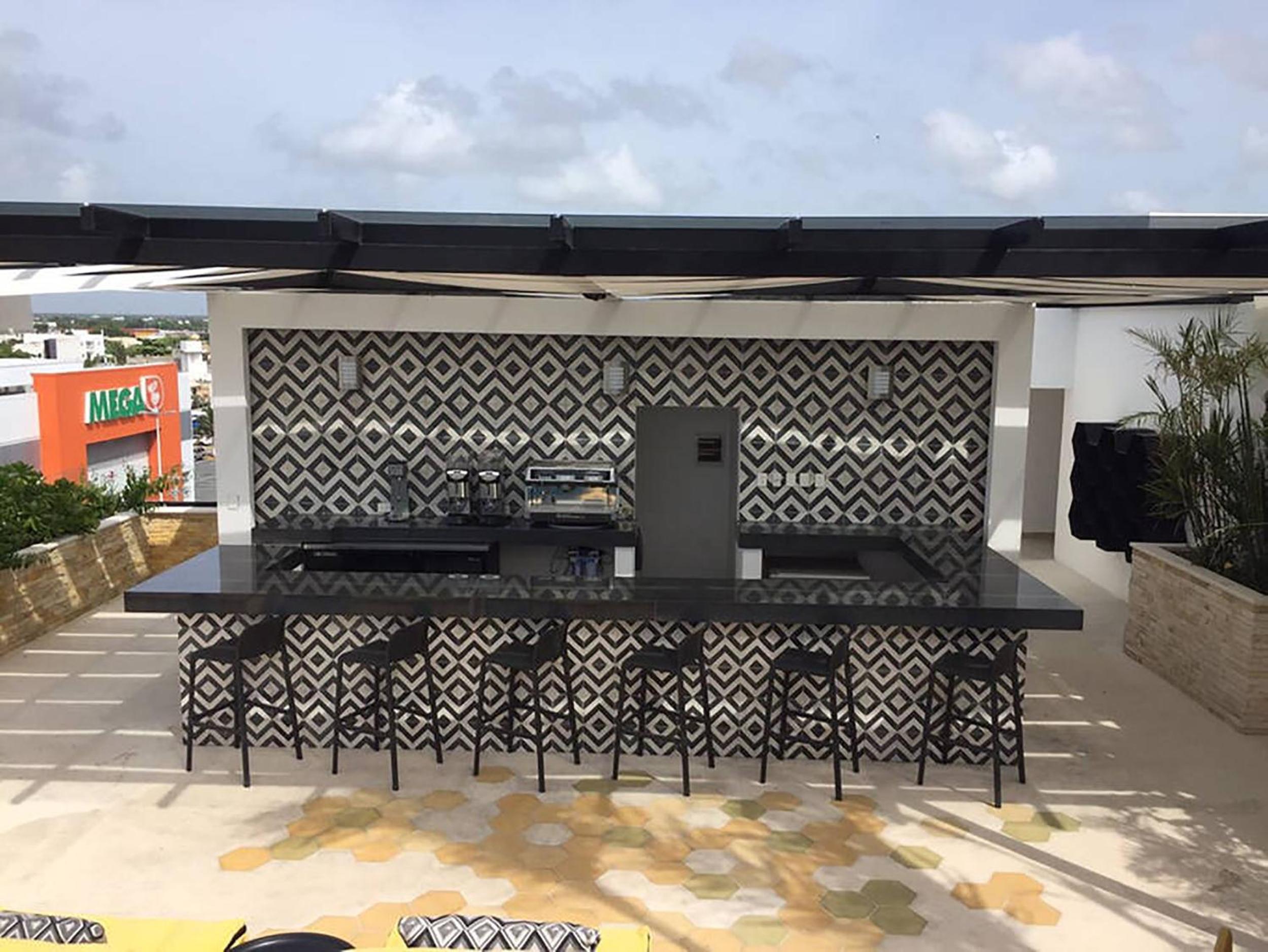 Luxury 1 BR Condo - 2 Pools & Gym - At The City Condos - Descanso