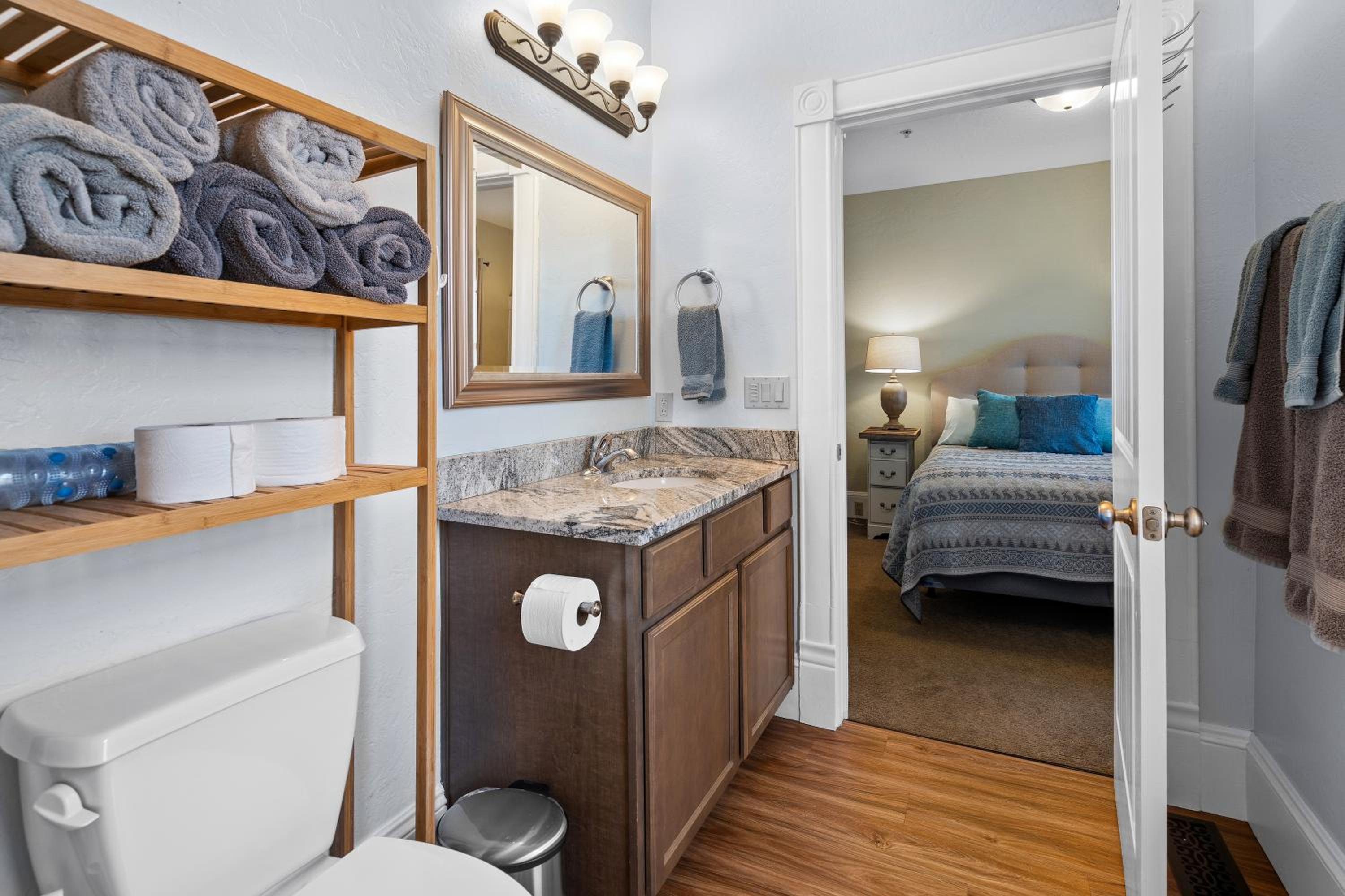 Ashland Vacations - Pioneer Vacation Rentals - Pioneer South downtown Ashland - Property Image 8