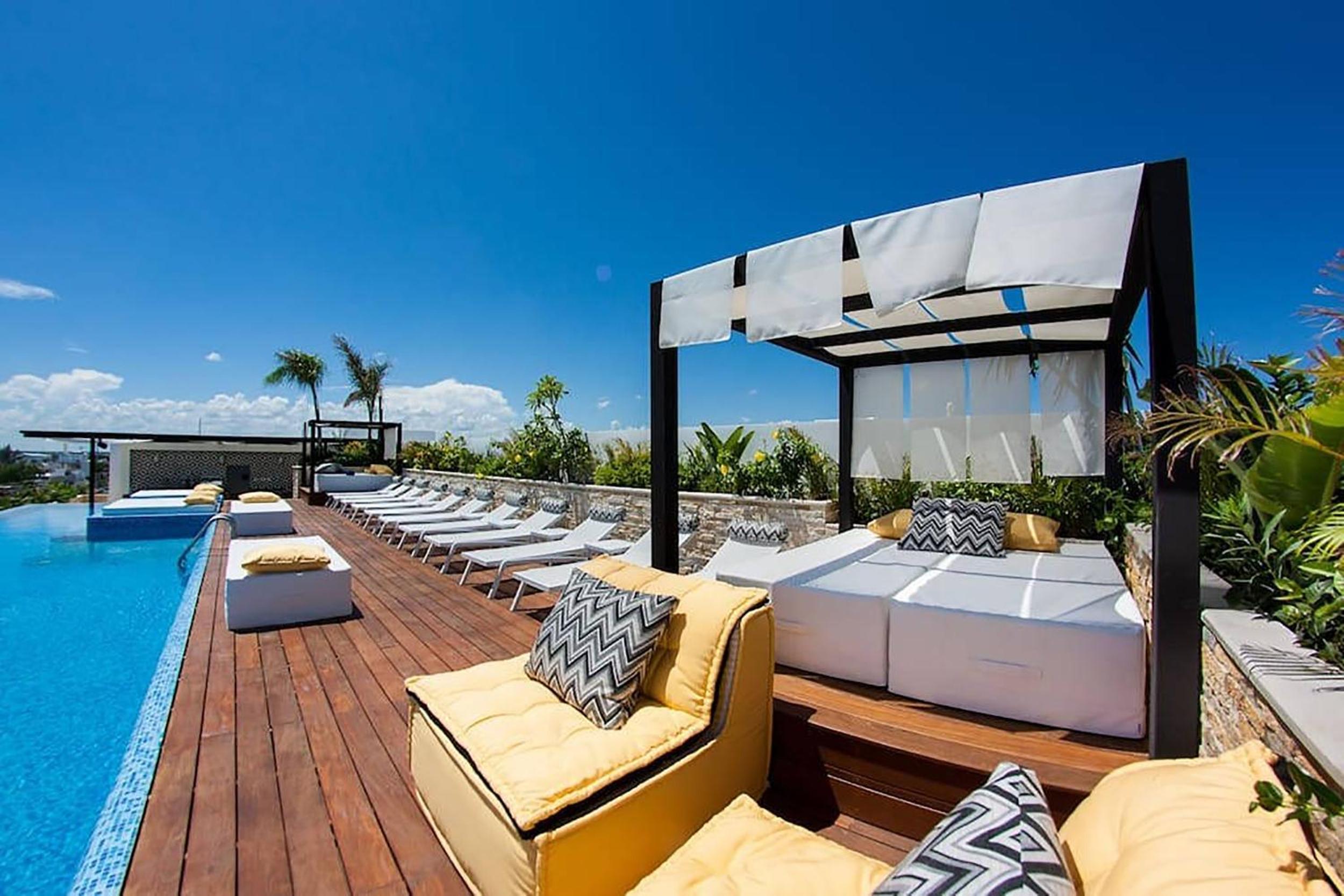 Luxury 1 BR Condo - 2 Pools & Gym - At The City Condos - Descanso