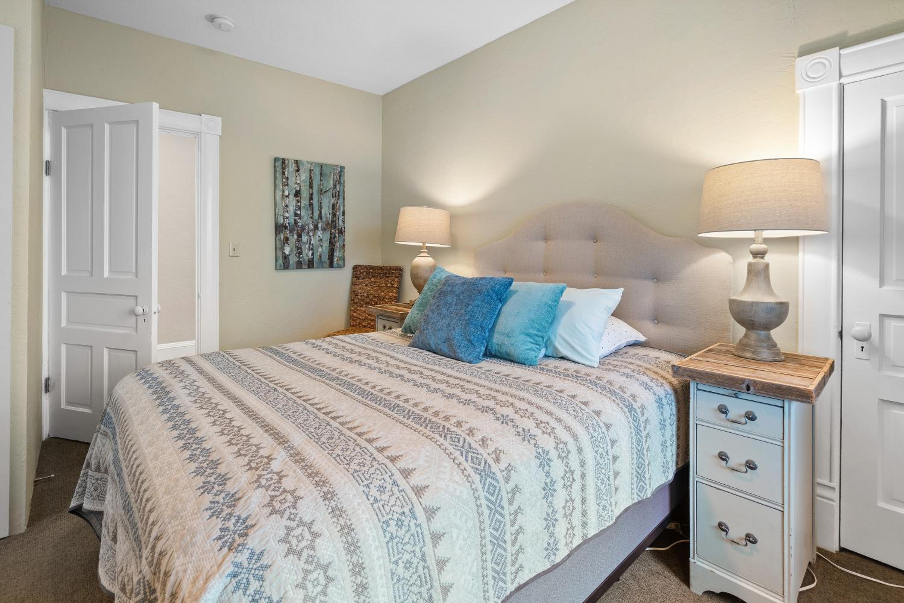 Ashland Vacations - Pioneer Vacation Rentals - Pioneer South downtown Ashland - Property Image 7