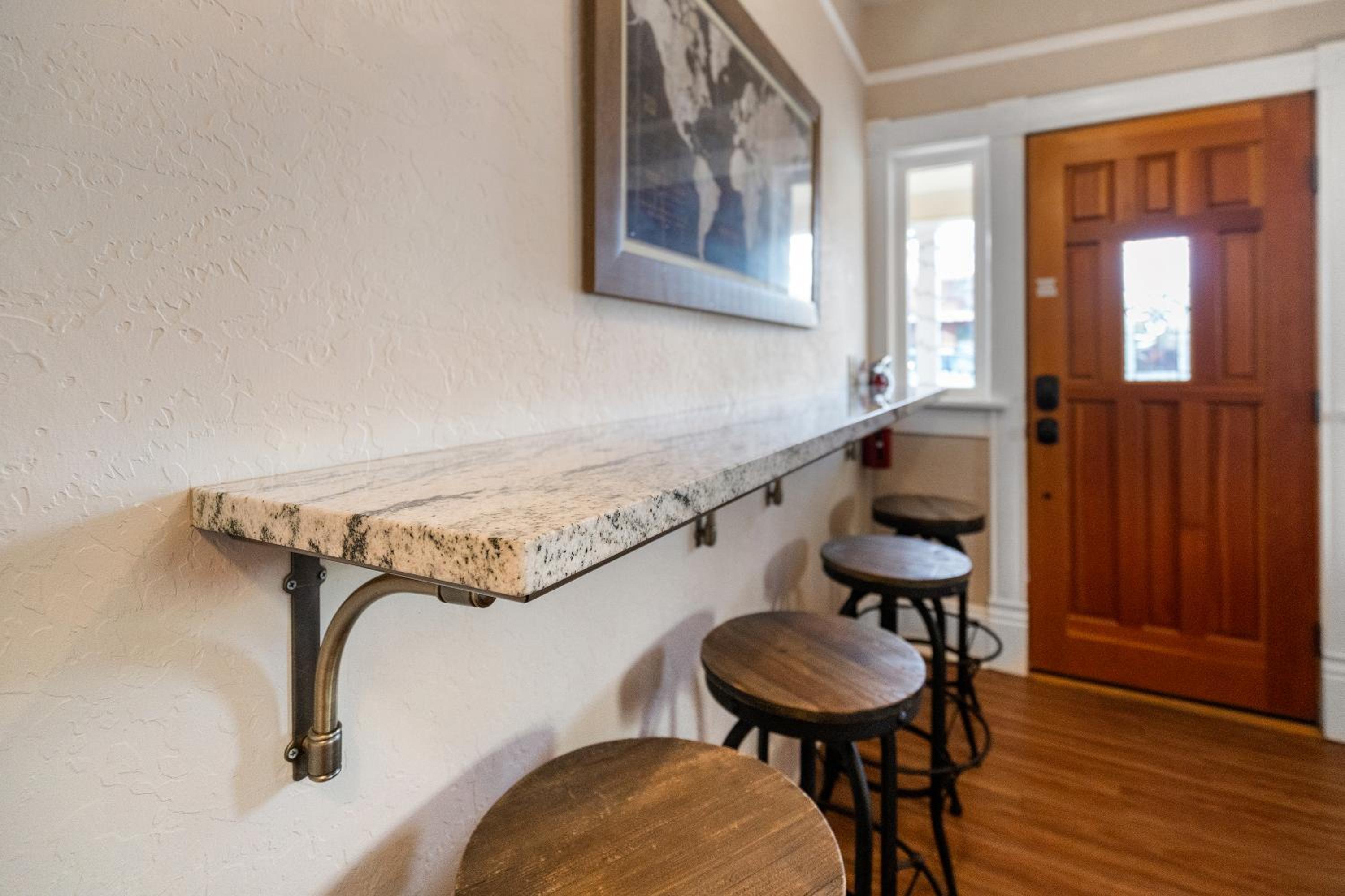 Ashland Vacations - Pioneer Vacation Rentals - Pioneer South downtown Ashland - Property Image 6