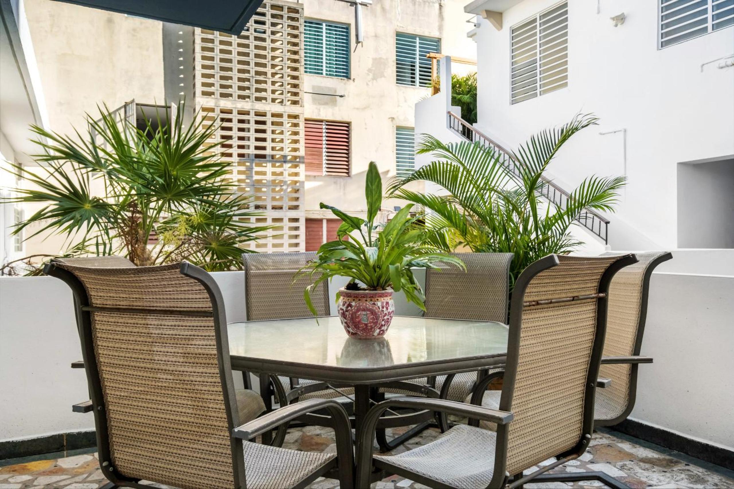 Prime Location at Condado Beach 2br 1ba - Apt 9